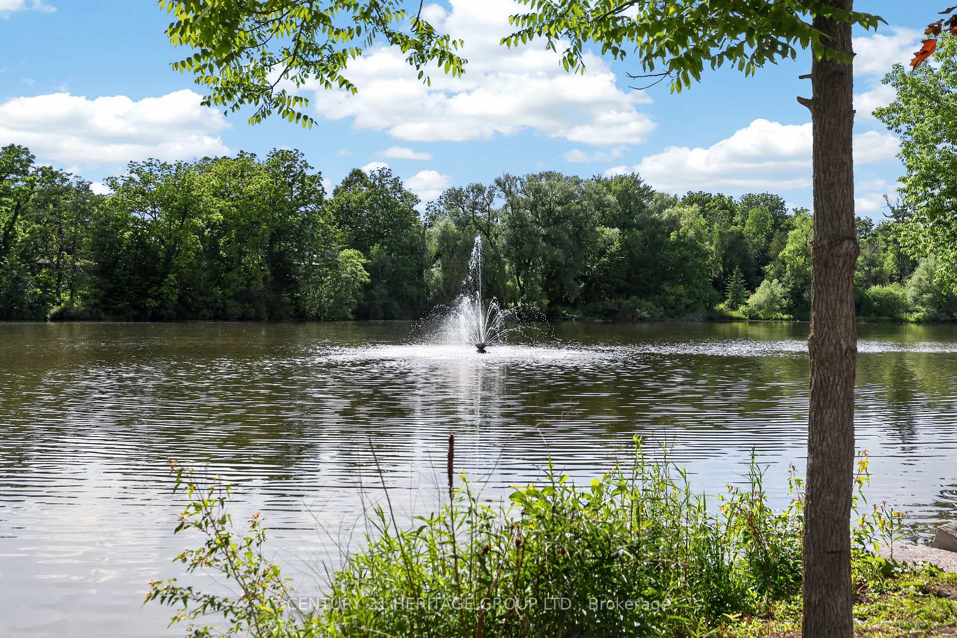 Photo 46 of 28 Innis Crescent, Richmond Hill, Mill Pond — HOMEH