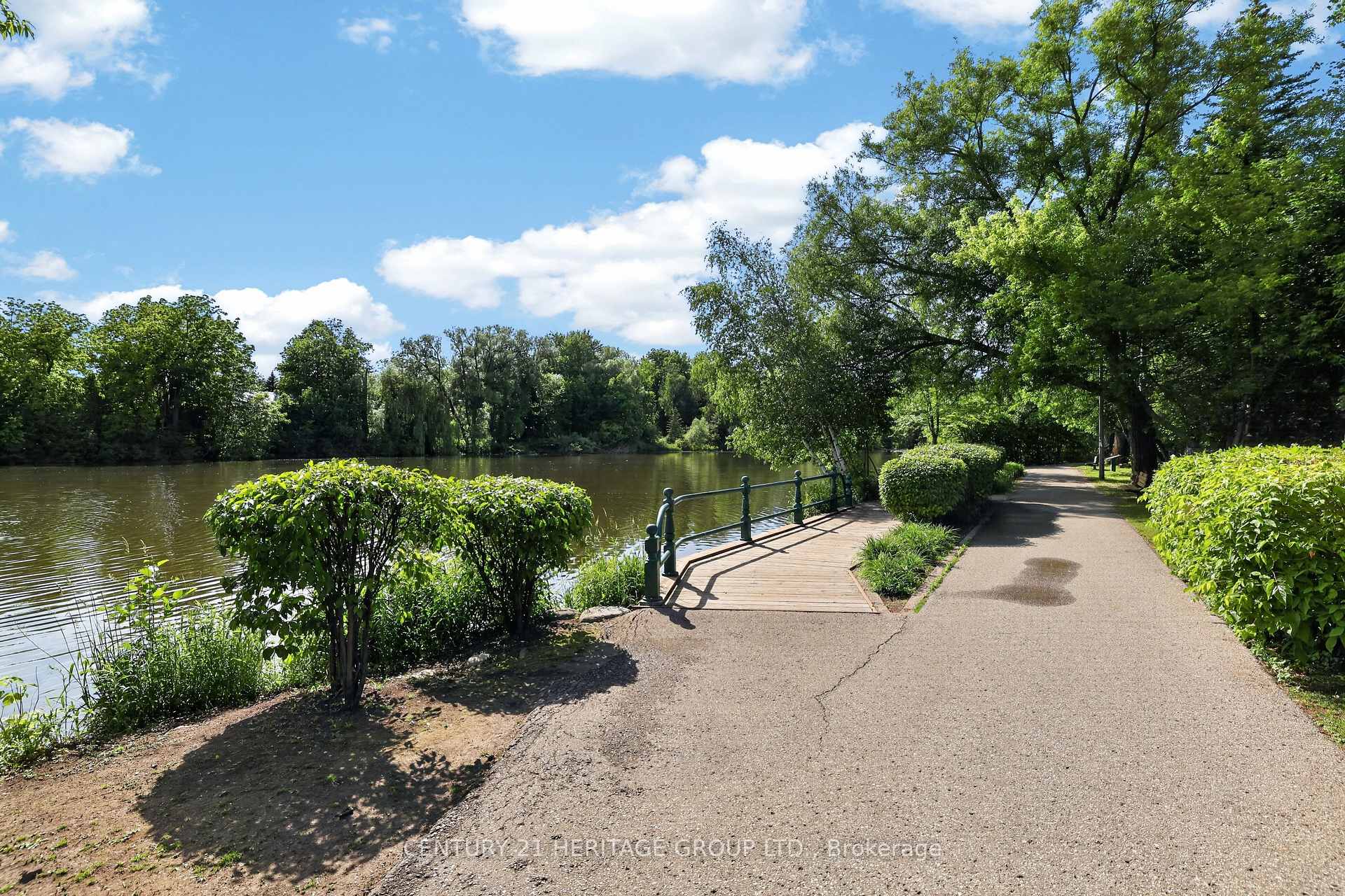Photo 47 of 28 Innis Crescent, Richmond Hill, Mill Pond — HOMEH