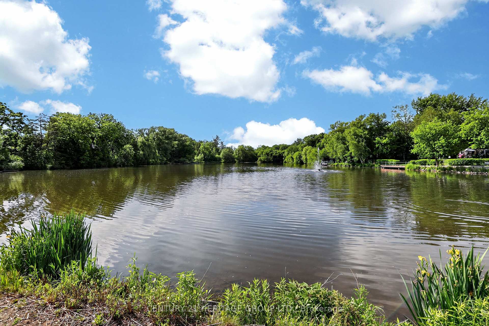 Photo 48 of 28 Innis Crescent, Richmond Hill, Mill Pond — HOMEH
