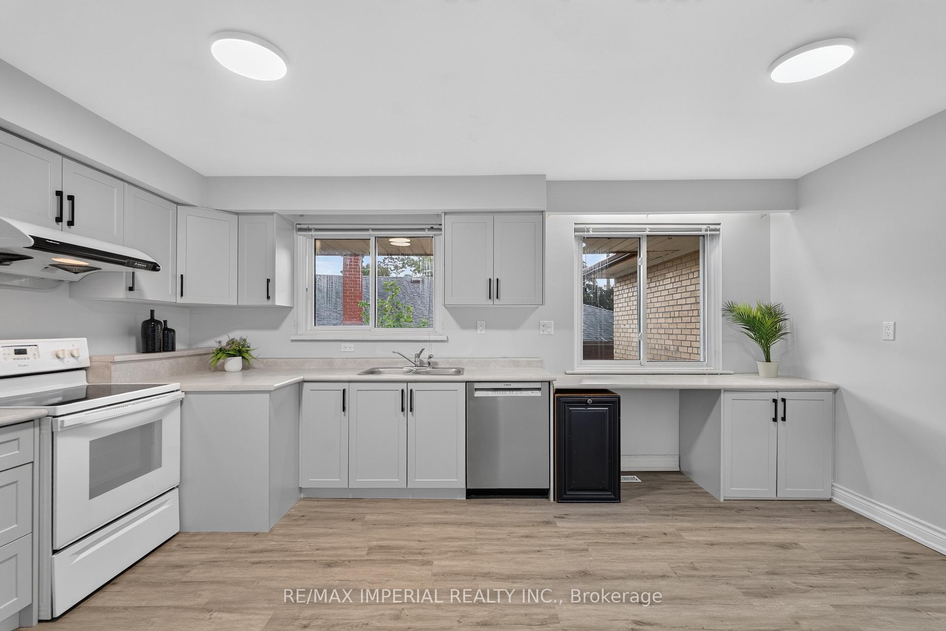 Photo 14 of 3 Minstrel Drive, Etobicoke, Stonegate-Queensway — HOMEH