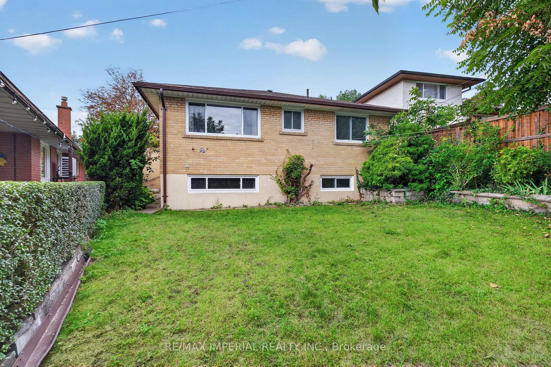 Photo 42 of 3 Minstrel Drive, Etobicoke, Stonegate-Queensway — HOMEH
