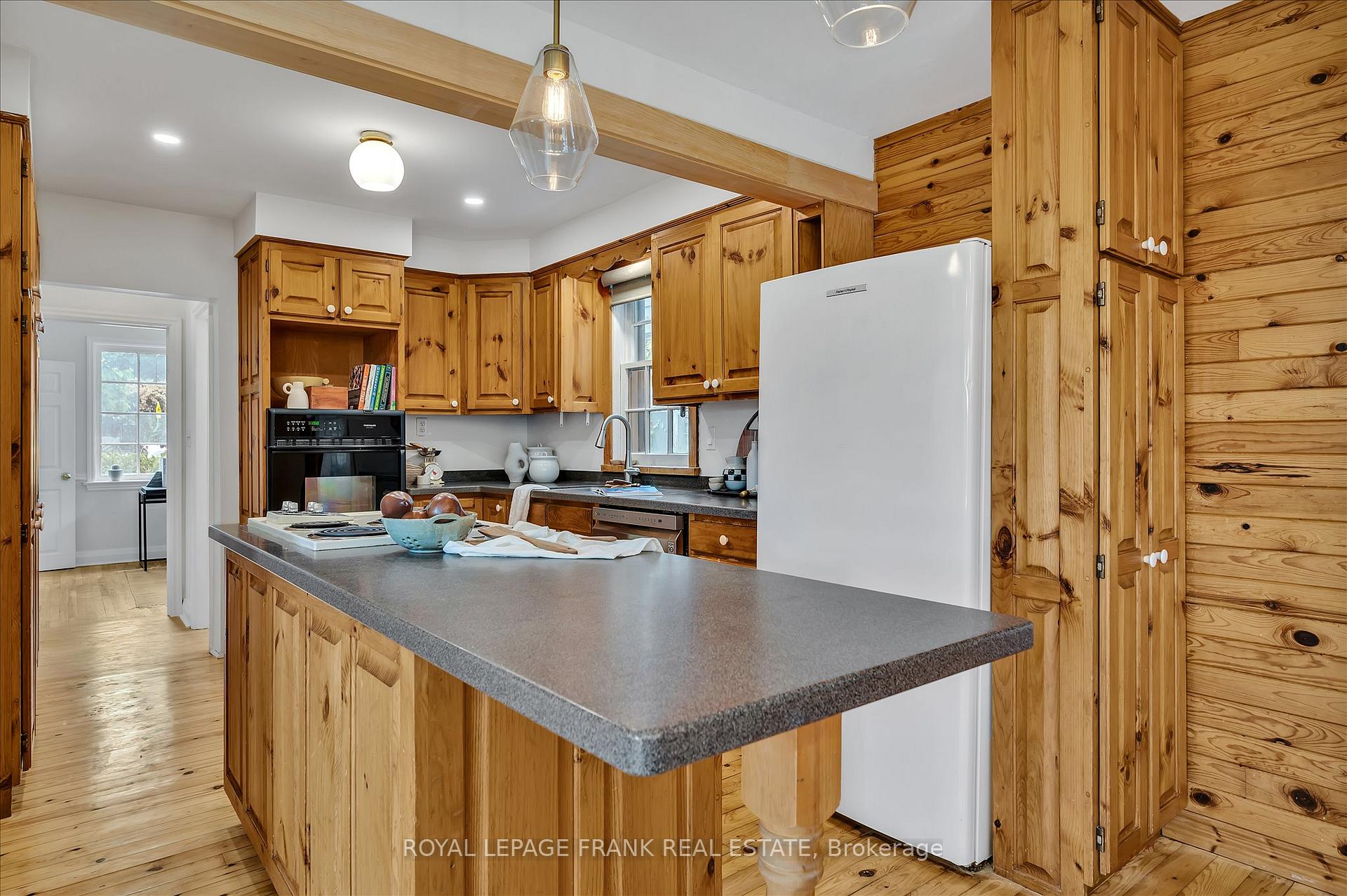 Photo 20 of 470 Albertus Avenue, Peterborough, Town Ward 3 — HOMEH