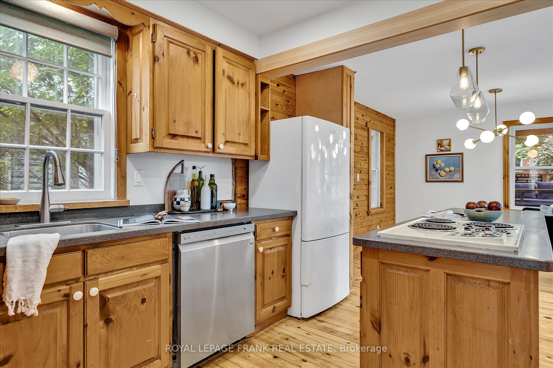 Photo 23 of 470 Albertus Avenue, Peterborough, Town Ward 3 — HOMEH