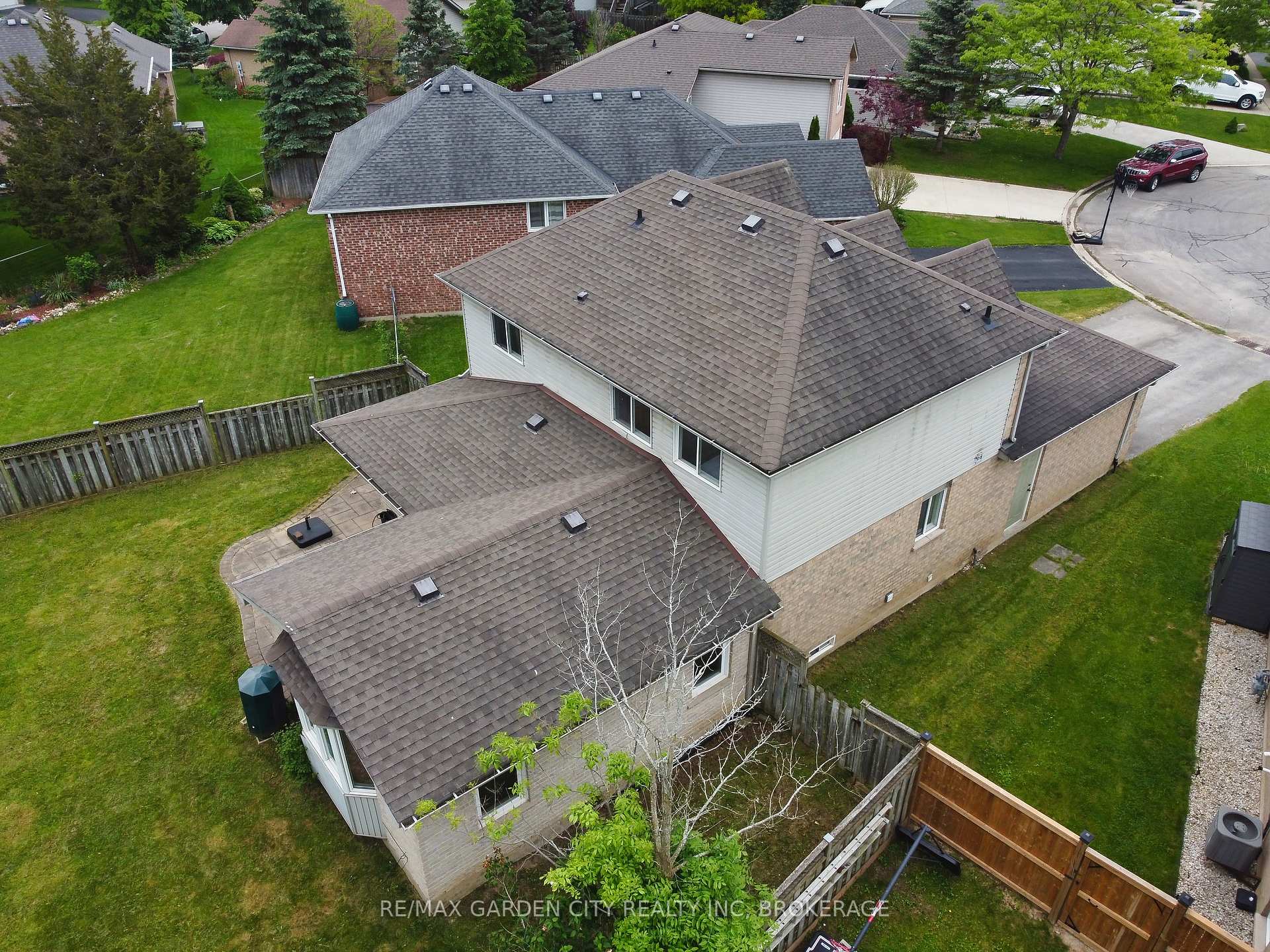 Photo 32 of 75 Jackson Court E, Welland, N. Welland — HOMEH