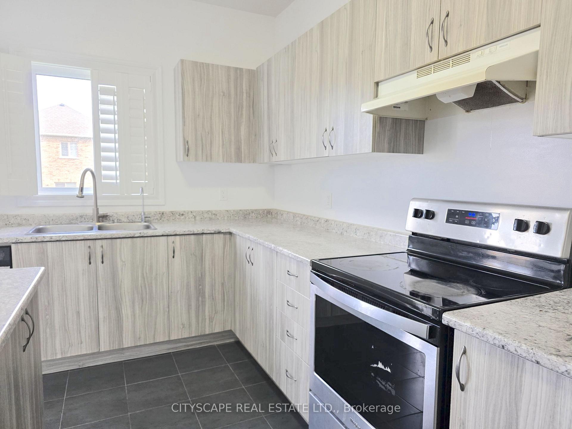 Photo 12 of 321 Van Dusen Avenue, Southgate — HOMEH