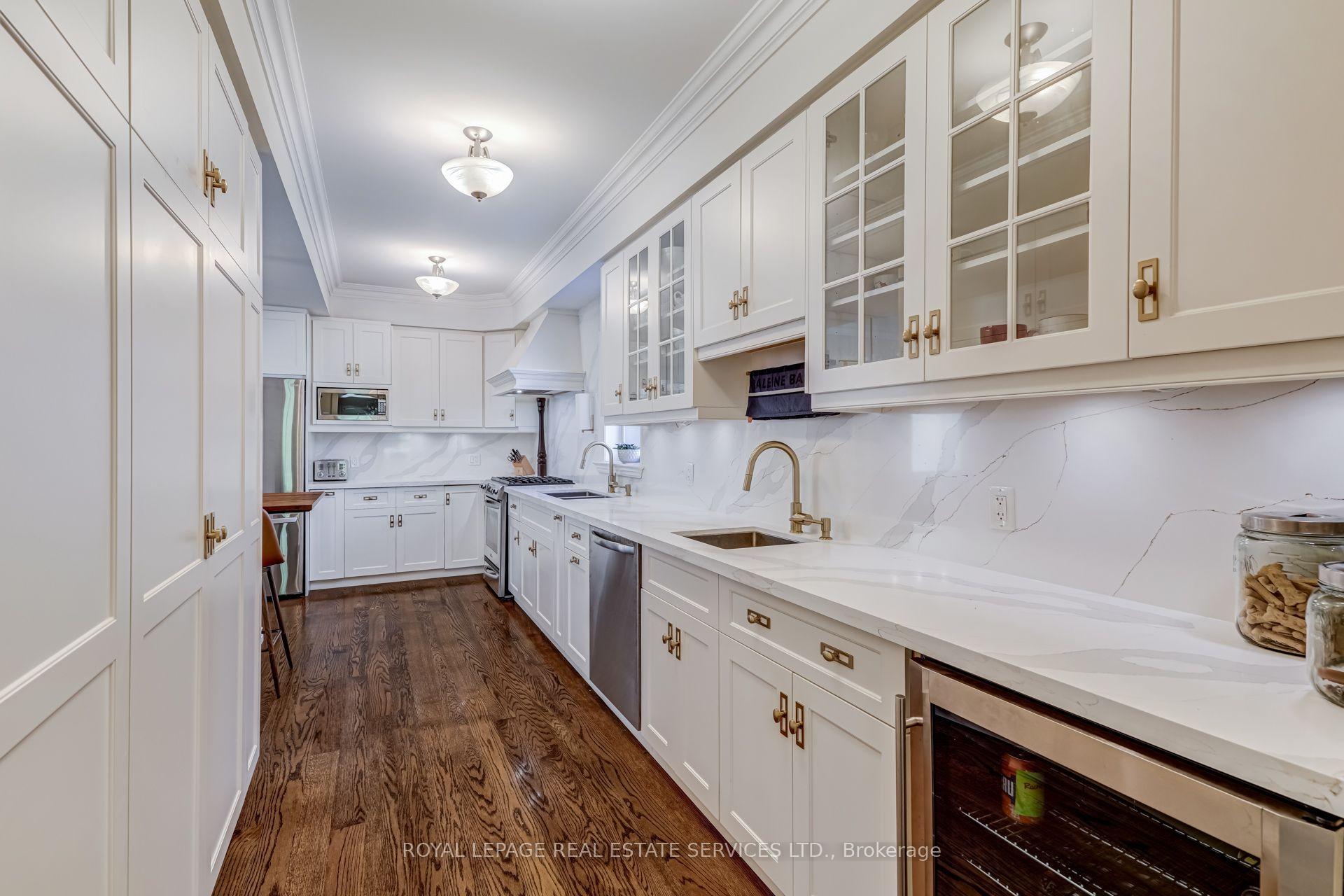 Photo 5 of 2305 Belyea Street, Oakville, Bronte — HOMEH