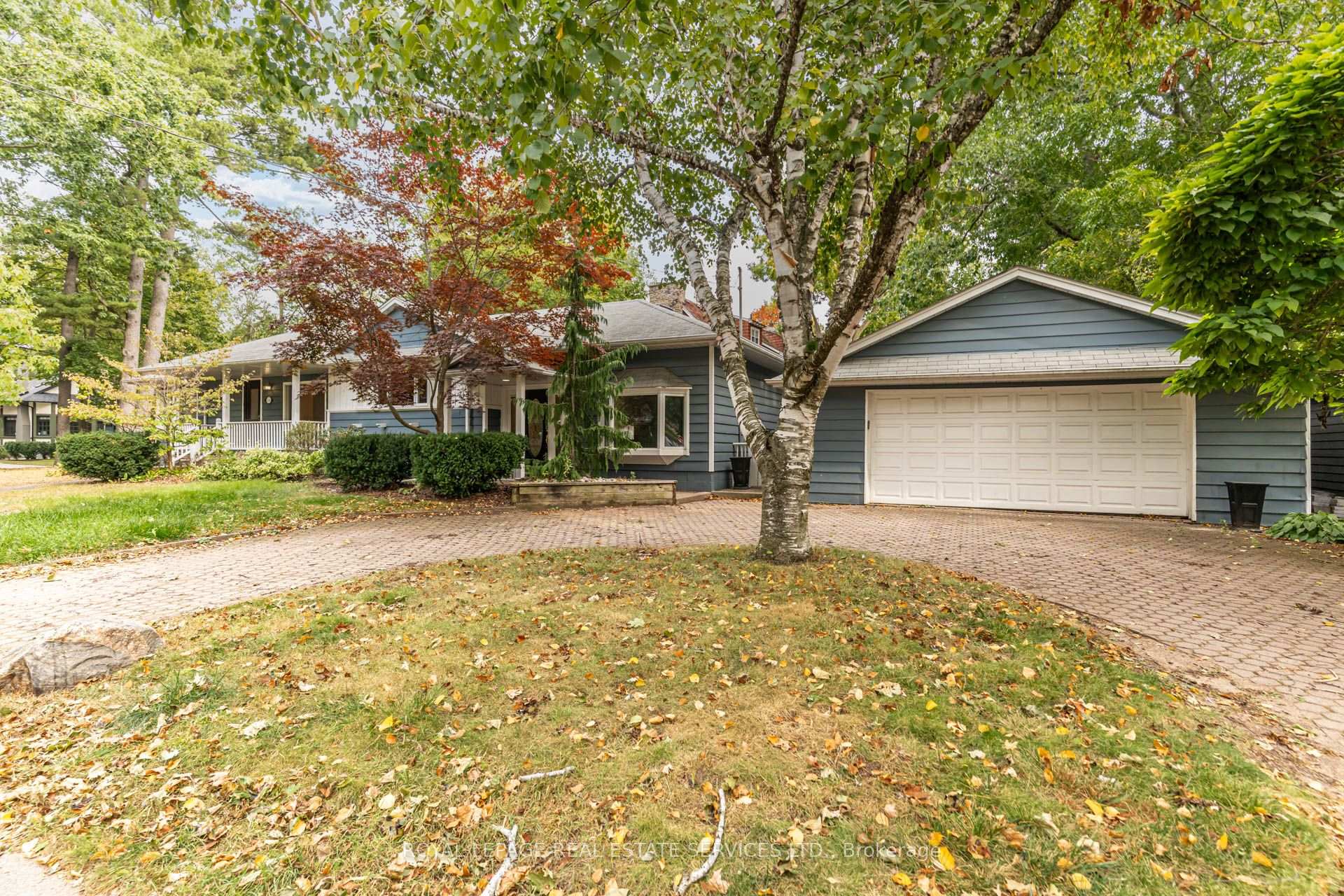 Photo 3 of 374 Spruce Street, Oakville, Old Oakville — HOMEH