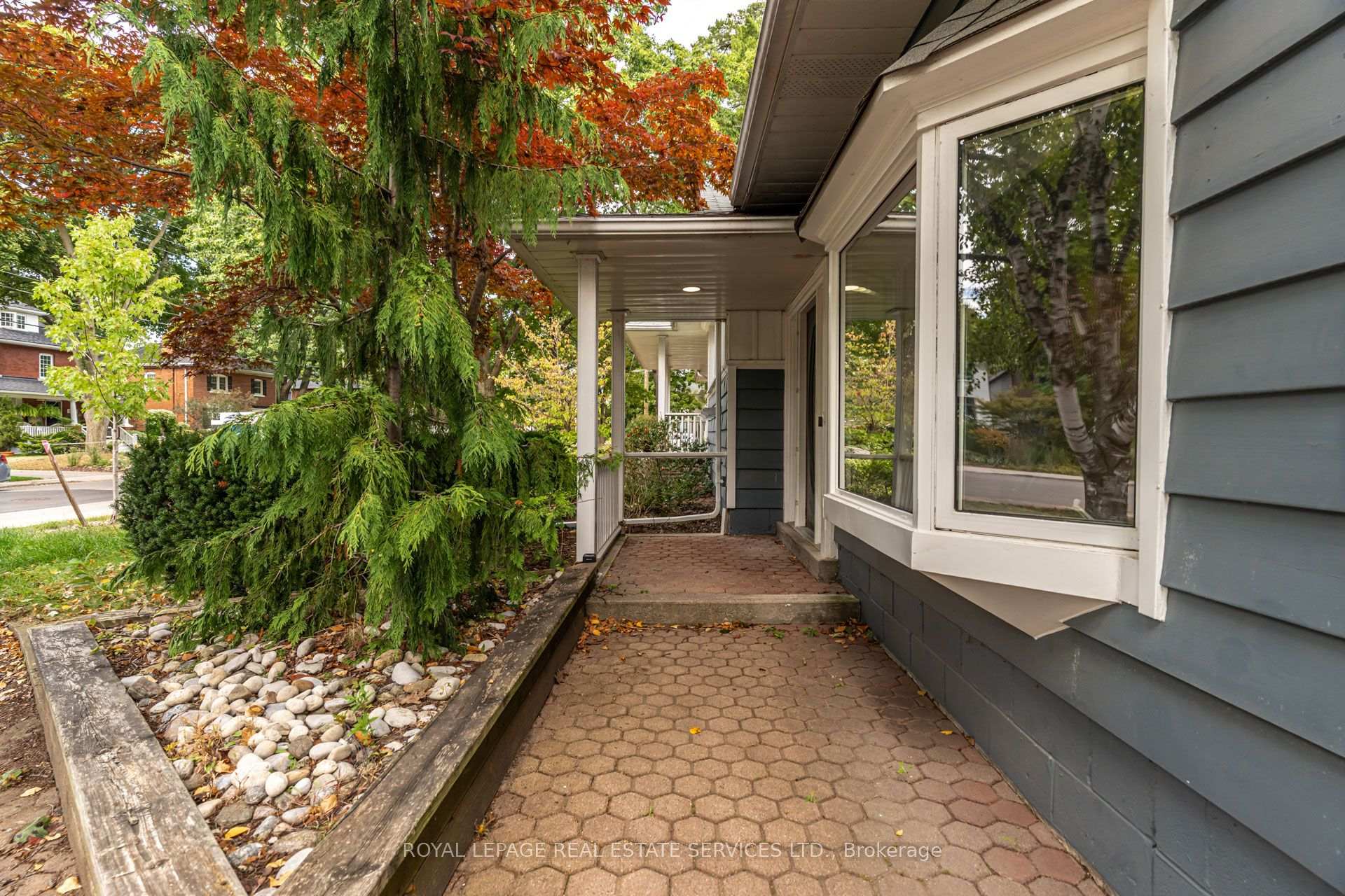Photo 5 of 374 Spruce Street, Oakville, Old Oakville — HOMEH