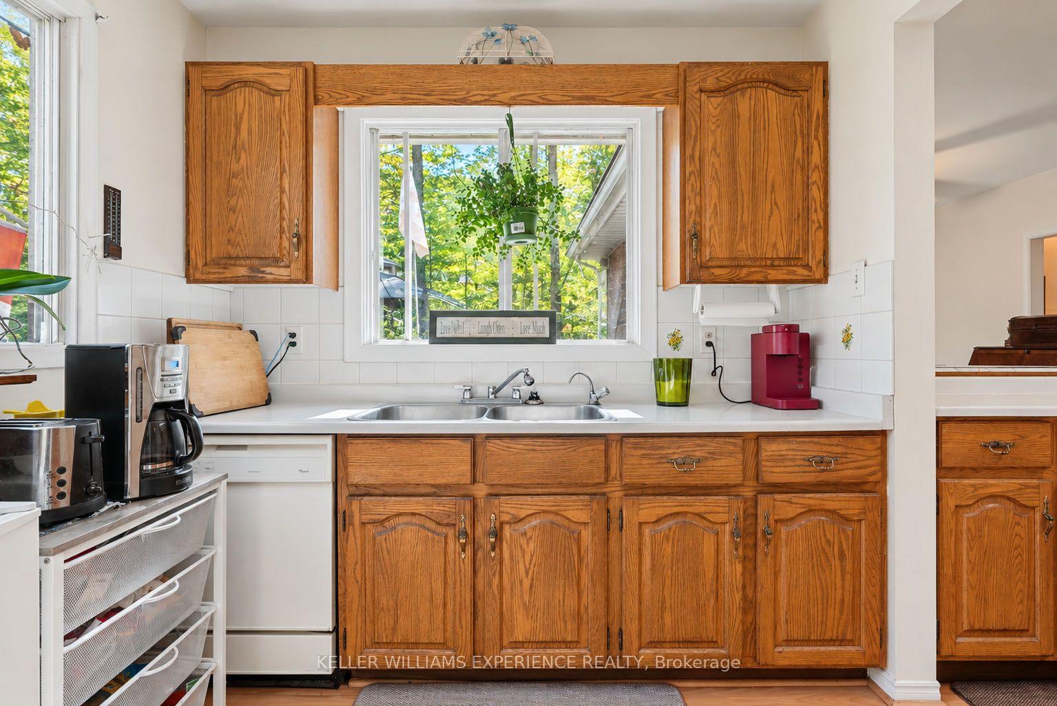 Photo 8 of 1099 Sherwood Forest Road, Bracebridge, Oakley — HOMEH