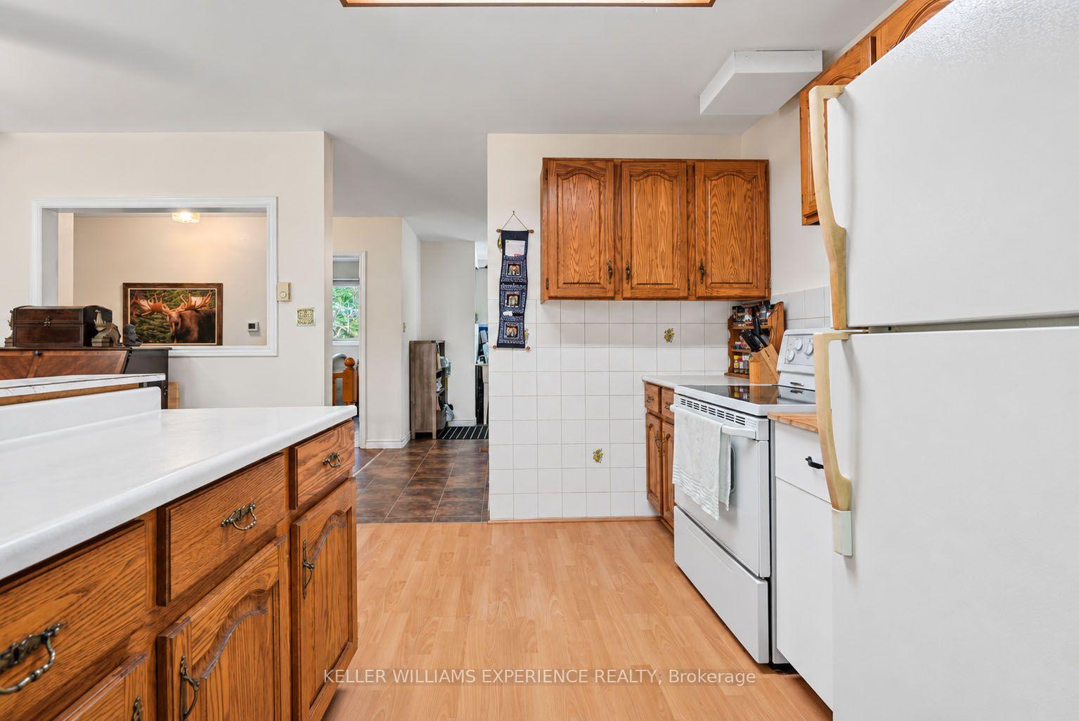 Photo 10 of 1099 Sherwood Forest Road, Bracebridge, Oakley — HOMEH