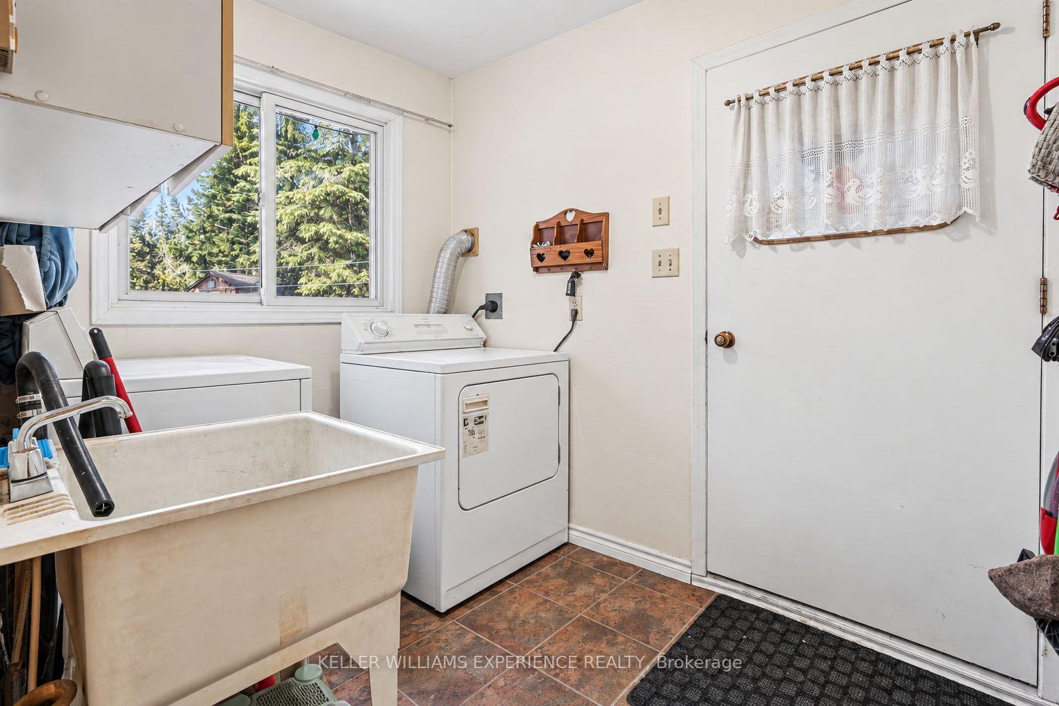 Photo 19 of 1099 Sherwood Forest Road, Bracebridge, Oakley — HOMEH