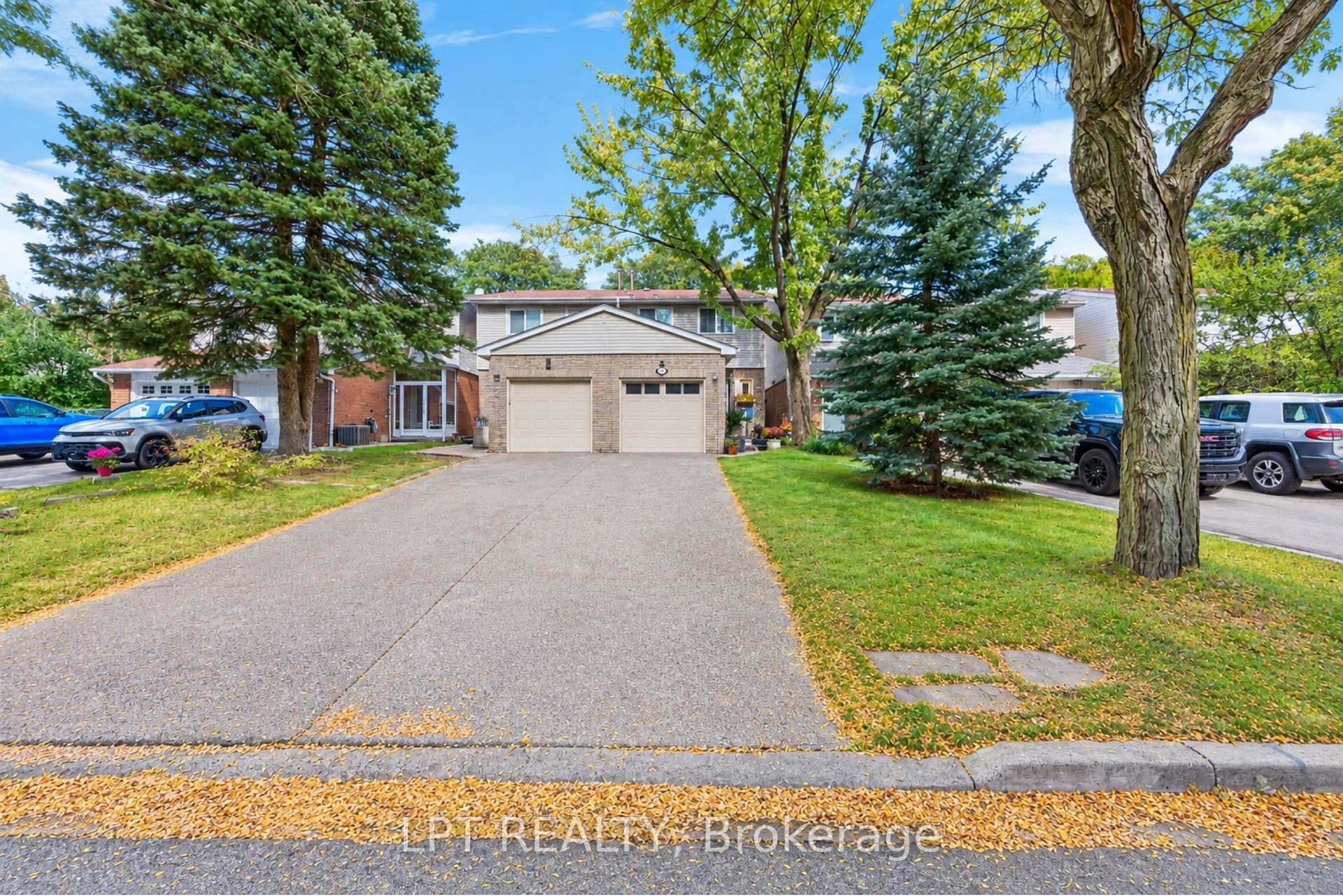 Photo 2 of 118 Tamarack Drive, Markham, Aileen-Willowbrook — HOMEH