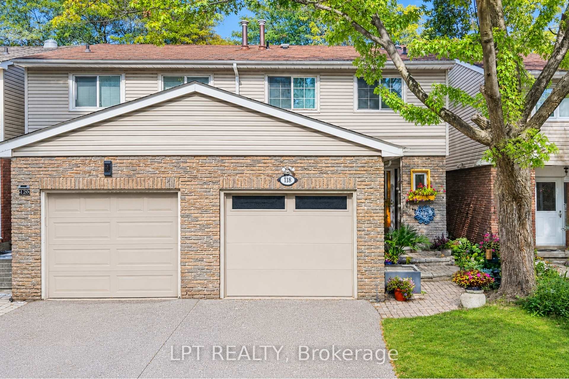 Photo 3 of 118 Tamarack Drive, Markham, Aileen-Willowbrook — HOMEH