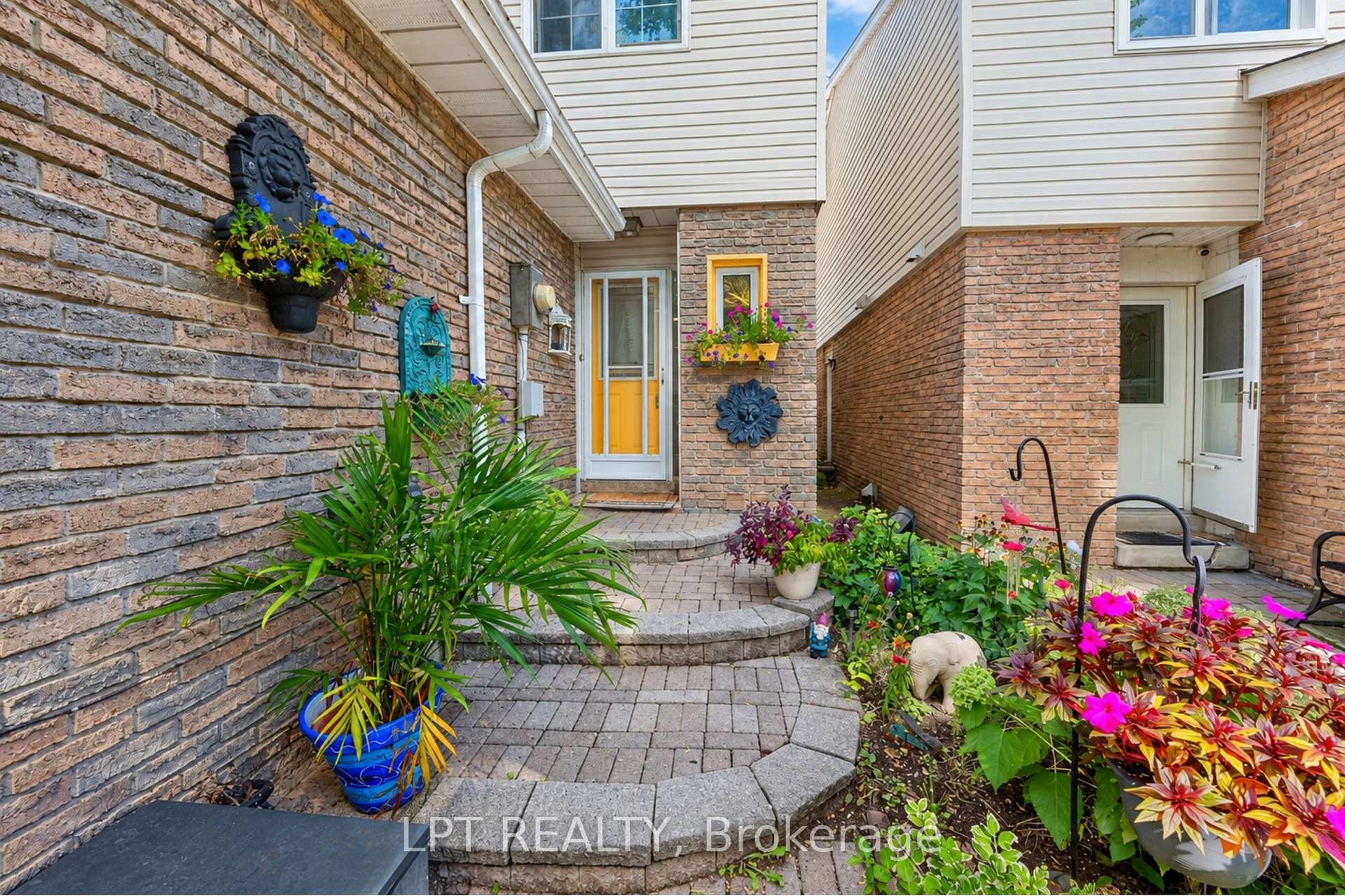 Photo 11 of 118 Tamarack Drive, Markham, Aileen-Willowbrook — HOMEH