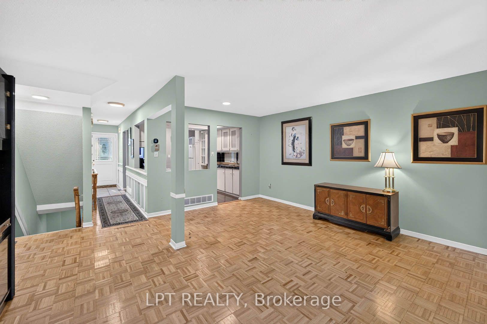 Photo 16 of 118 Tamarack Drive, Markham, Aileen-Willowbrook — HOMEH