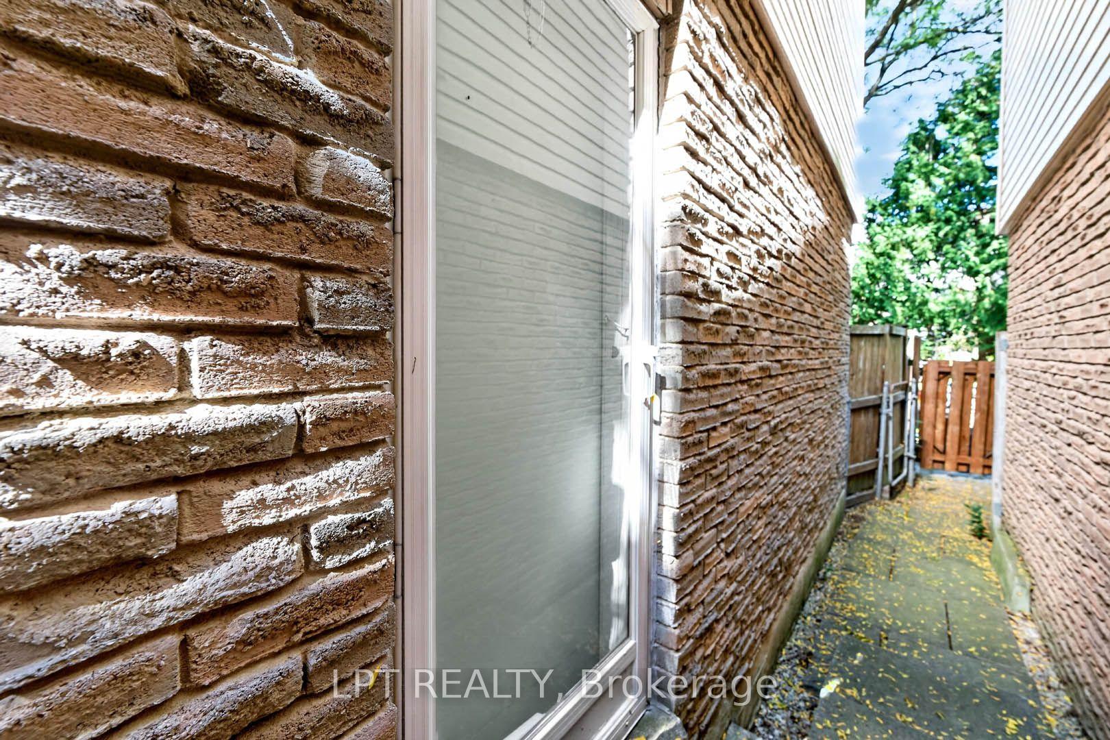 Photo 24 of 118 Tamarack Drive, Markham, Aileen-Willowbrook — HOMEH