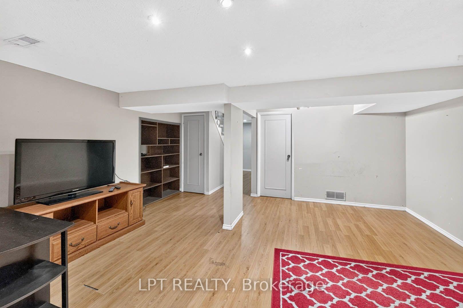 Photo 39 of 118 Tamarack Drive, Markham, Aileen-Willowbrook — HOMEH