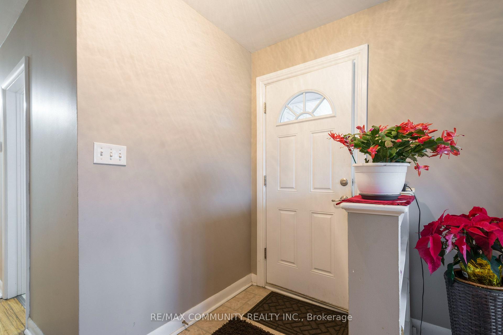 Photo 5 of Unit Main Floor, 69 Elizabeth Crescent, Belleville, Belleville Ward — HOMEH