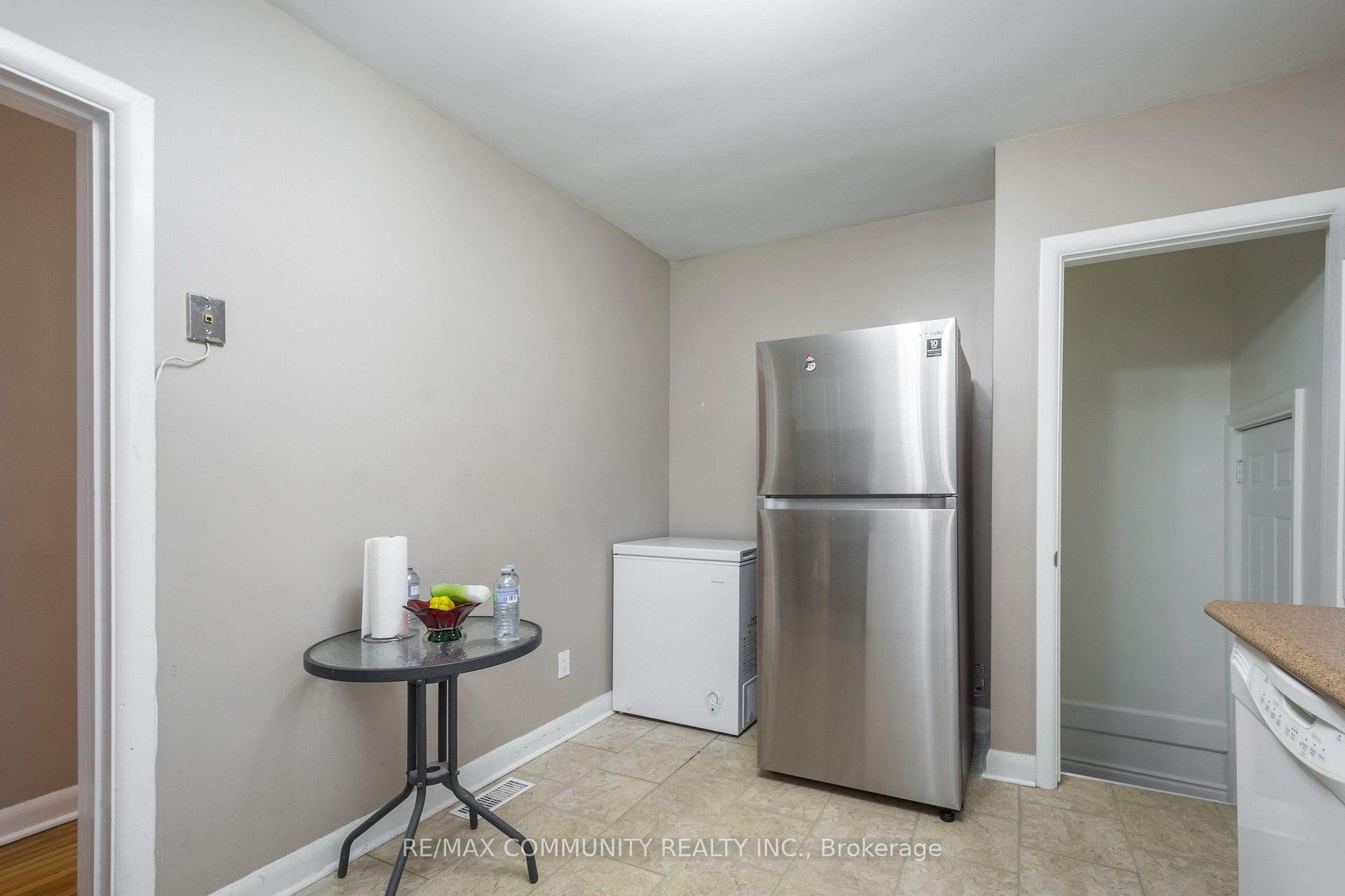 Photo 15 of Unit Main Floor, 69 Elizabeth Crescent, Belleville, Belleville Ward — HOMEH