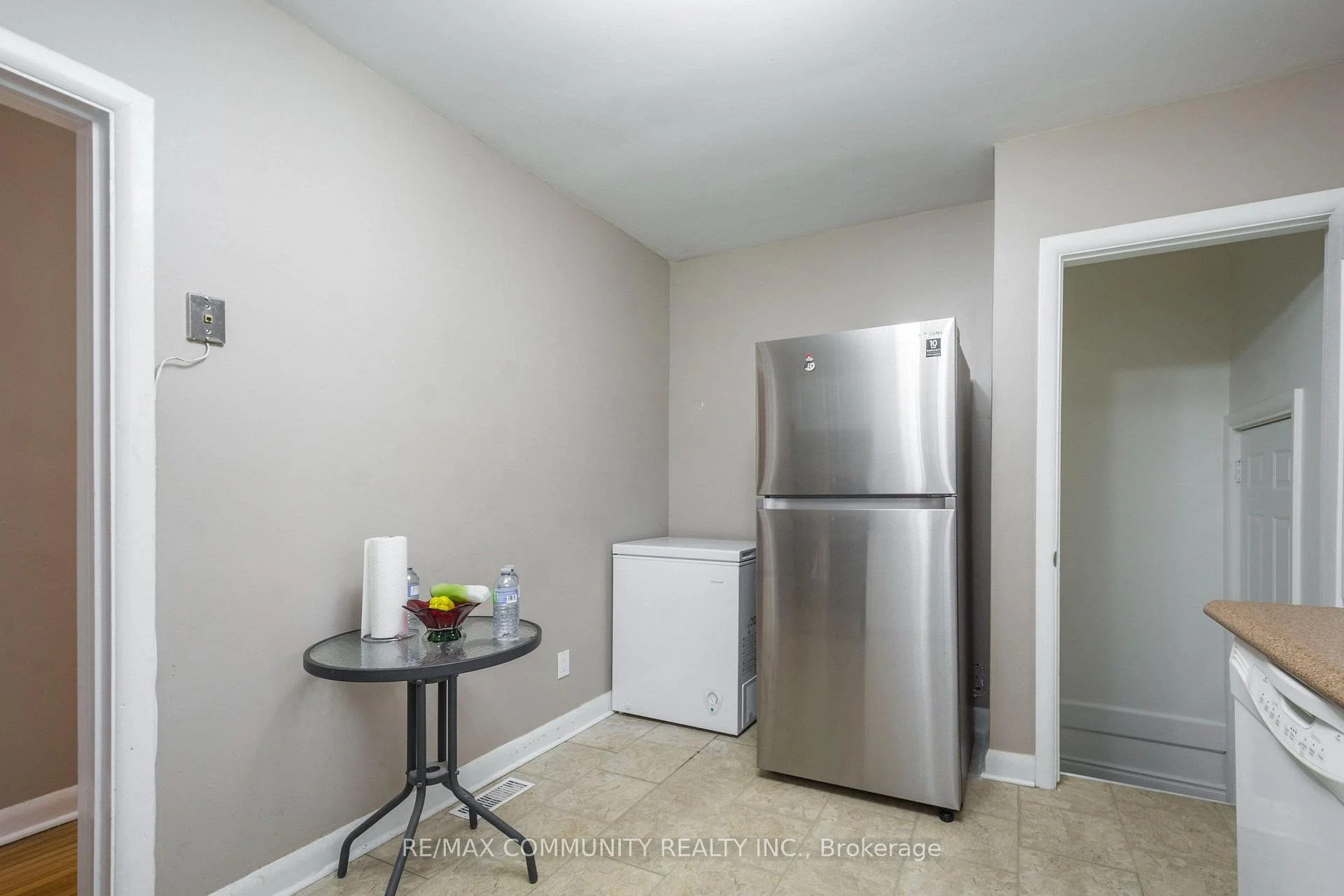 Photo 17 of Unit Main Floor, 69 Elizabeth Crescent, Belleville, Belleville Ward — HOMEH
