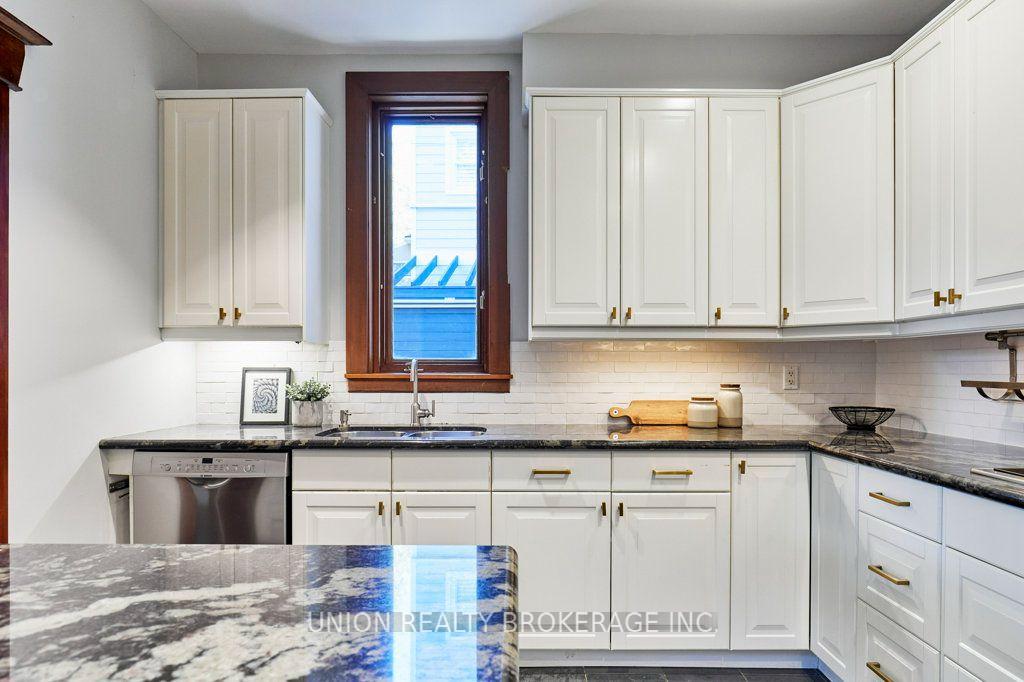 Photo 12 of 16 Cedar Avenue, Toronto, The Beaches — HOMEH