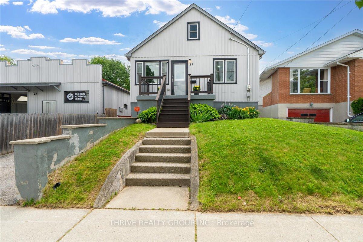 Photo 2 of 37 Emery Street W, London, South E — HOMEH