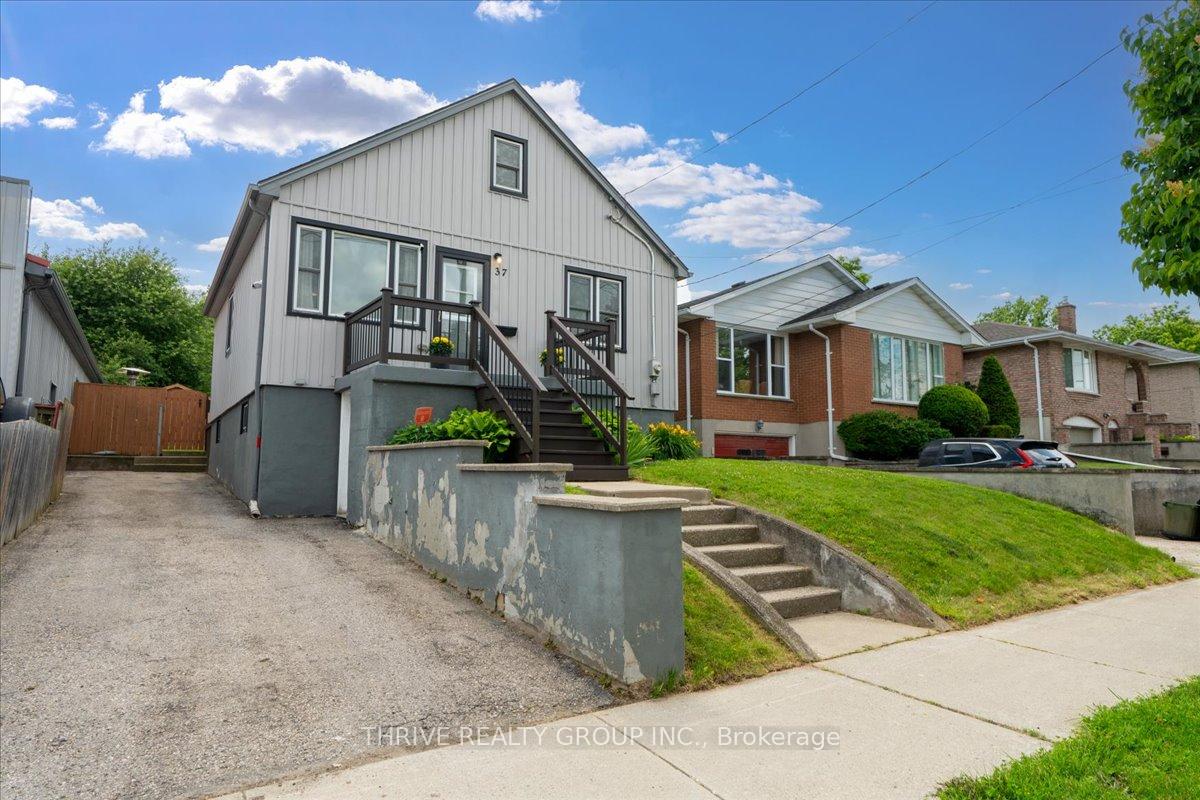 Photo 3 of 37 Emery Street W, London, South E — HOMEH