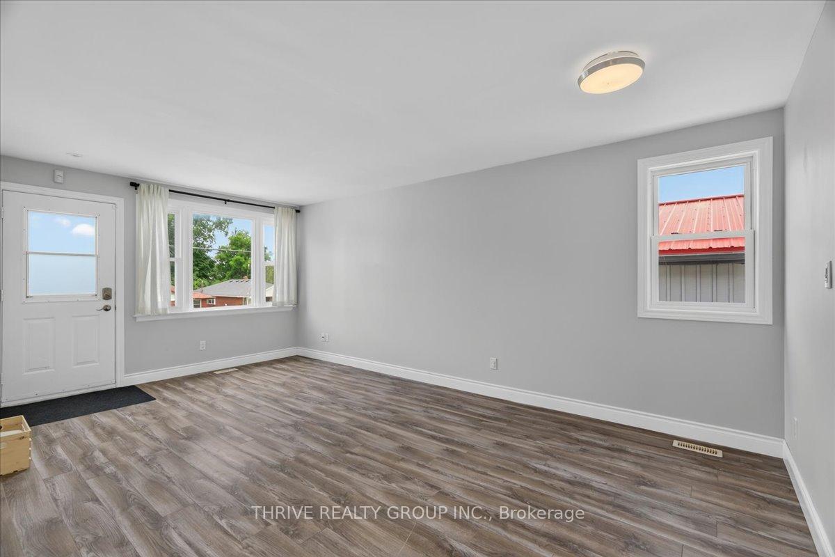Photo 5 of 37 Emery Street W, London, South E — HOMEH