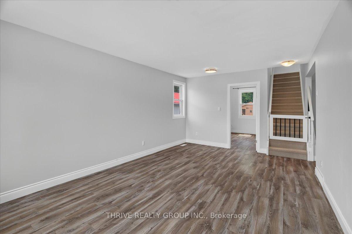 Photo 9 of 37 Emery Street W, London, South E — HOMEH