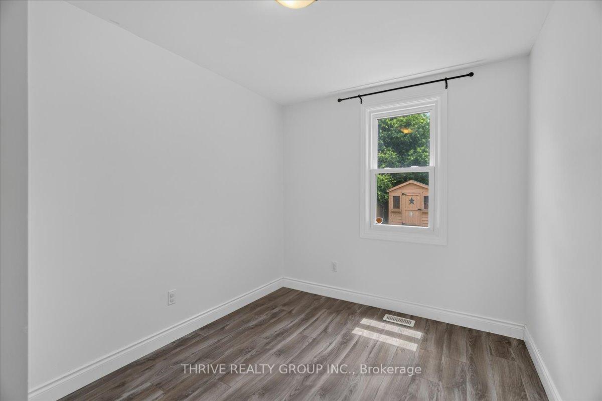 Photo 10 of 37 Emery Street W, London, South E — HOMEH