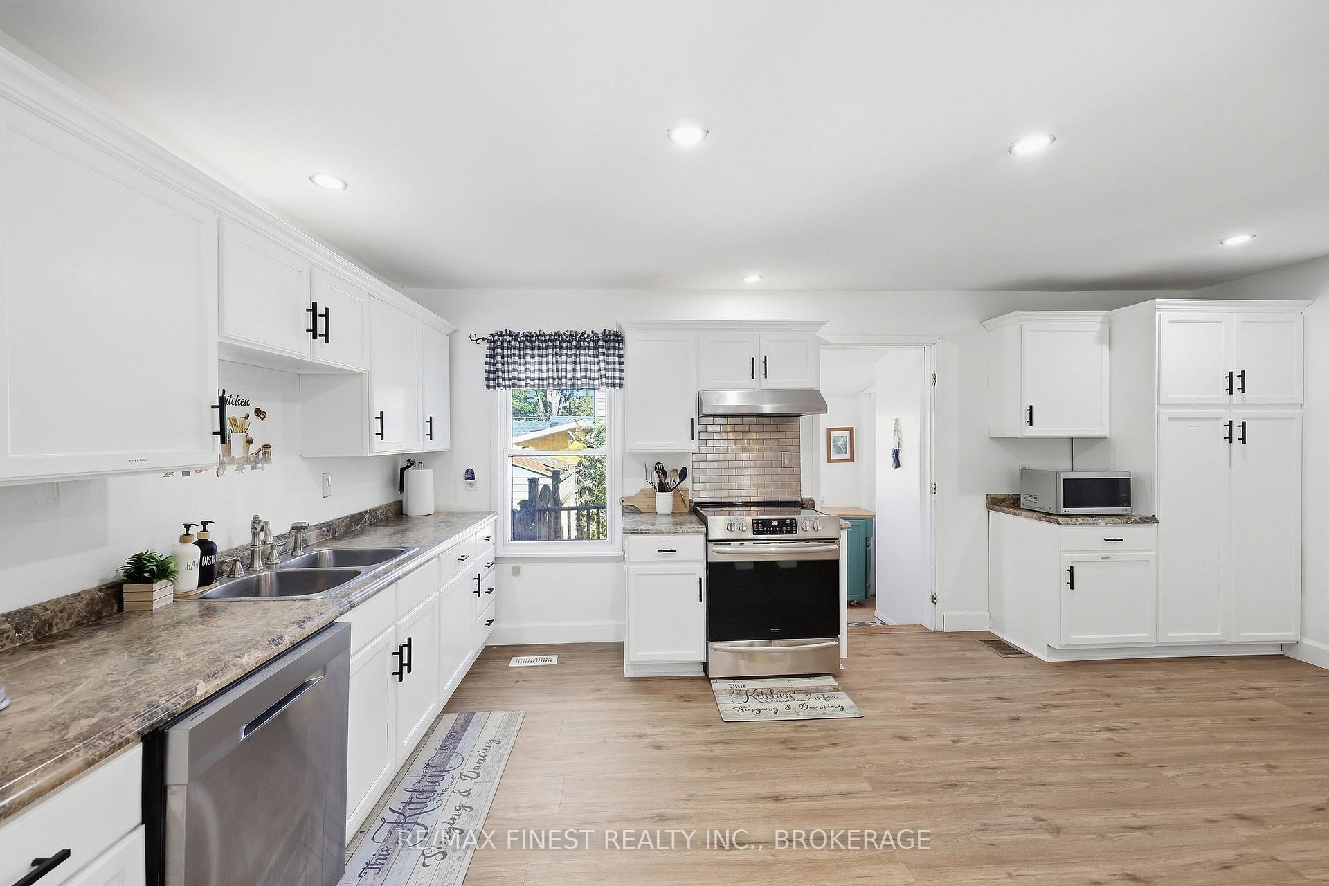 Photo 17 of 125 James Street, Kingston, East of Sir John A. Blvd — HOMEH