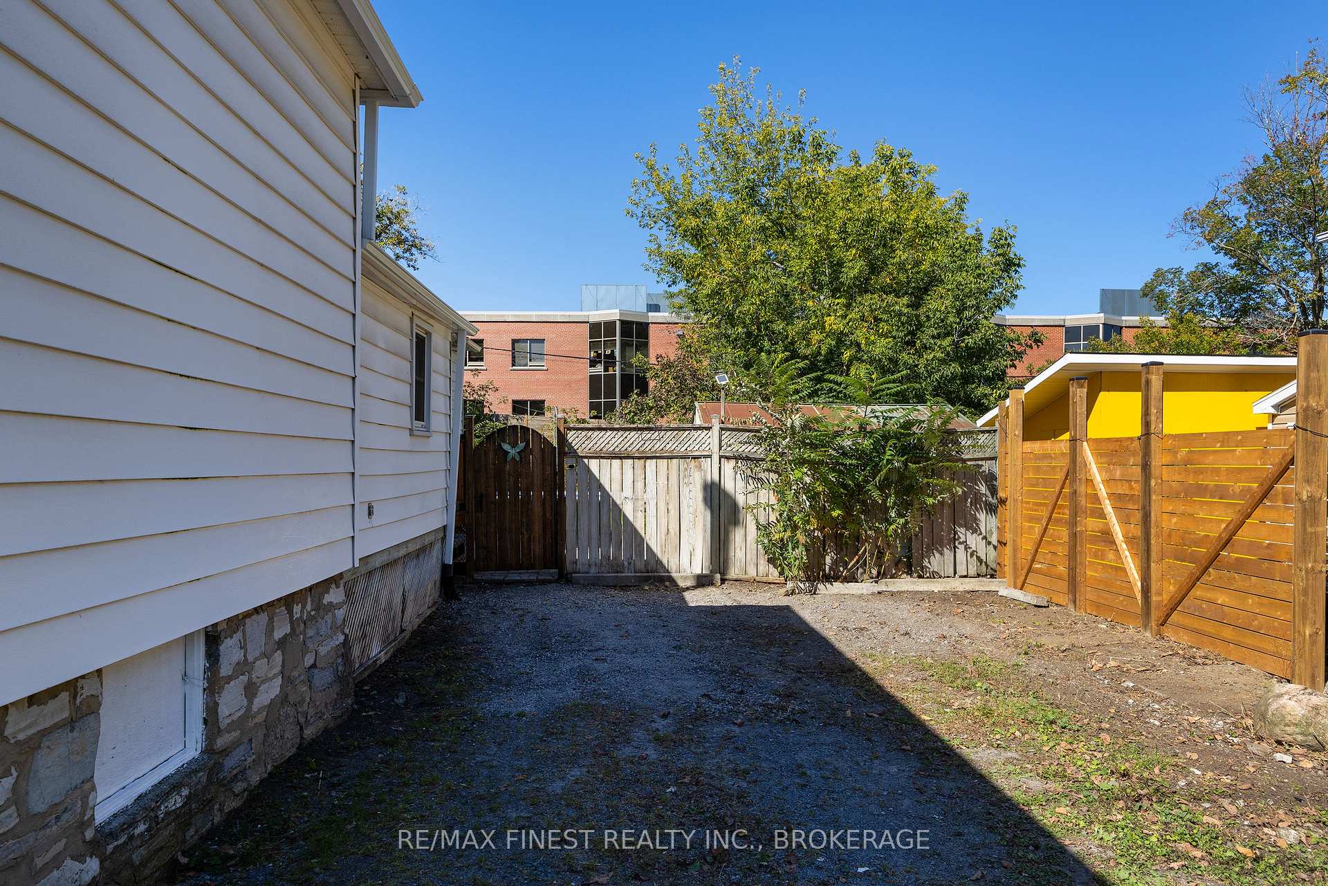 Photo 39 of 125 James Street, Kingston, East of Sir John A. Blvd — HOMEH