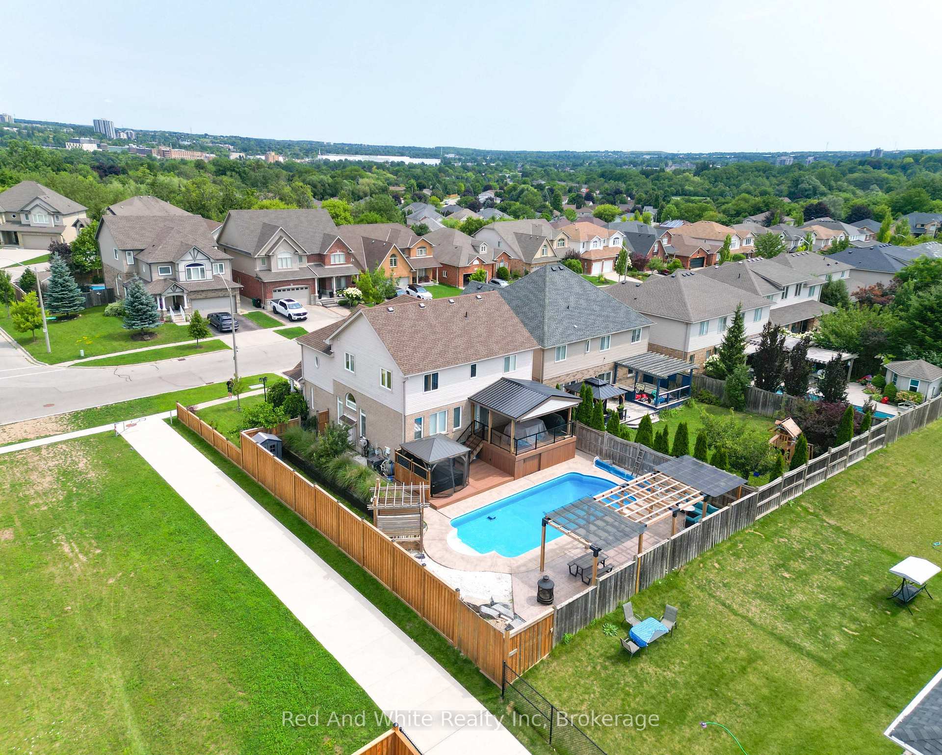 Photo 4 of 167 Westcliff Way, Cambridge, Westview — HOMEH
