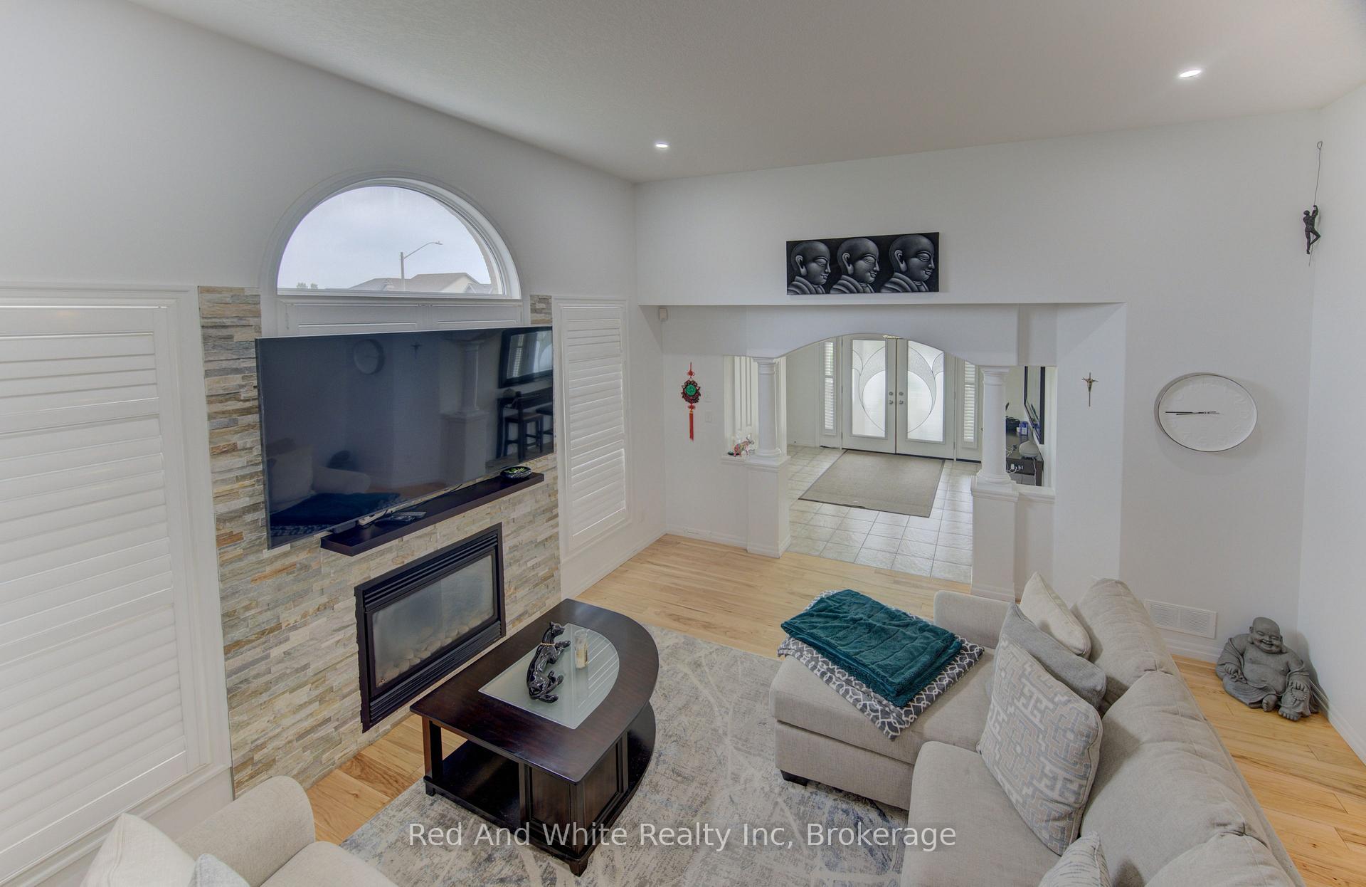 Photo 10 of 167 Westcliff Way, Cambridge, Westview — HOMEH