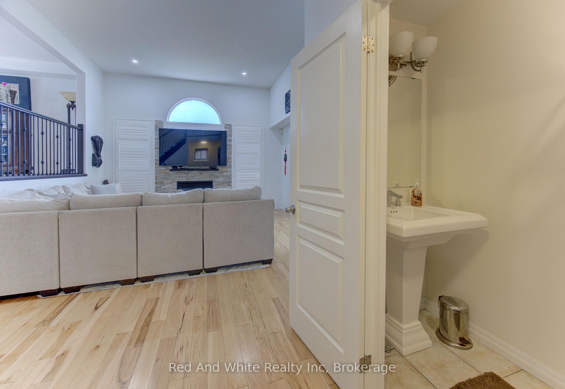 Photo 13 of 167 Westcliff Way, Cambridge, Westview — HOMEH