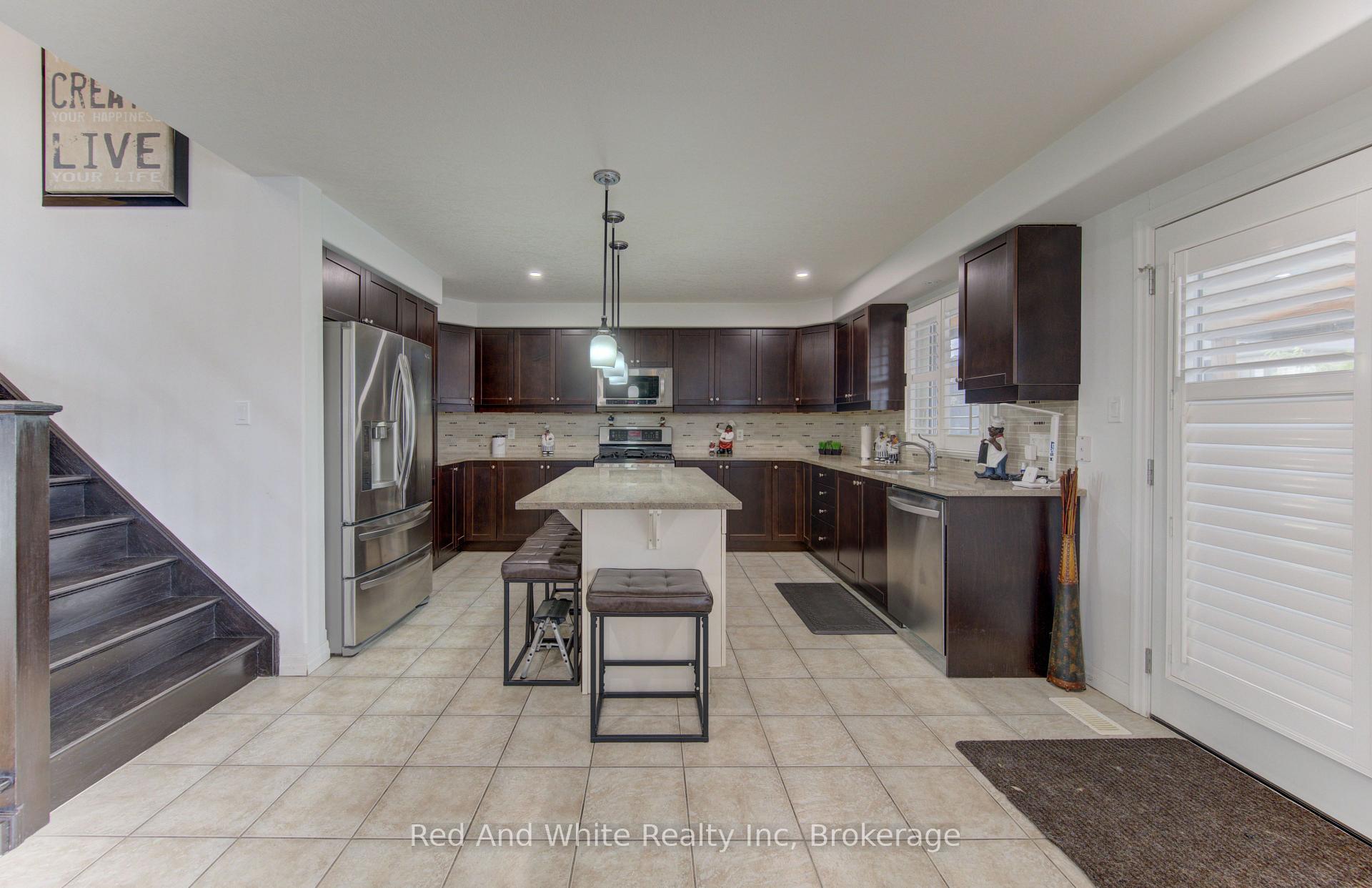 Photo 14 of 167 Westcliff Way, Cambridge, Westview — HOMEH