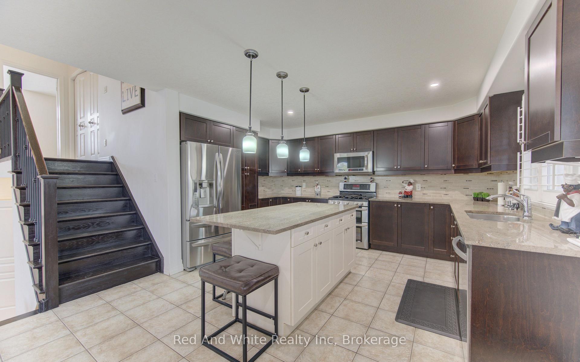 Photo 15 of 167 Westcliff Way, Cambridge, Westview — HOMEH