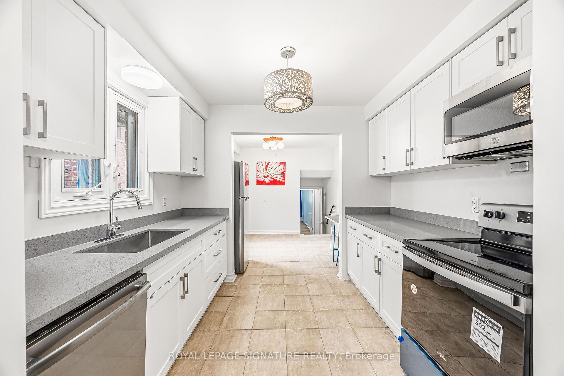Photo 5 of 3 Presley Avenue, Scarborough, Clairlea-Birchmount — HOMEH