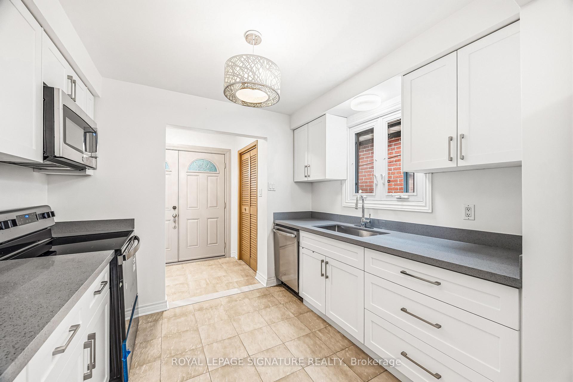 Photo 6 of 3 Presley Avenue, Scarborough, Clairlea-Birchmount — HOMEH