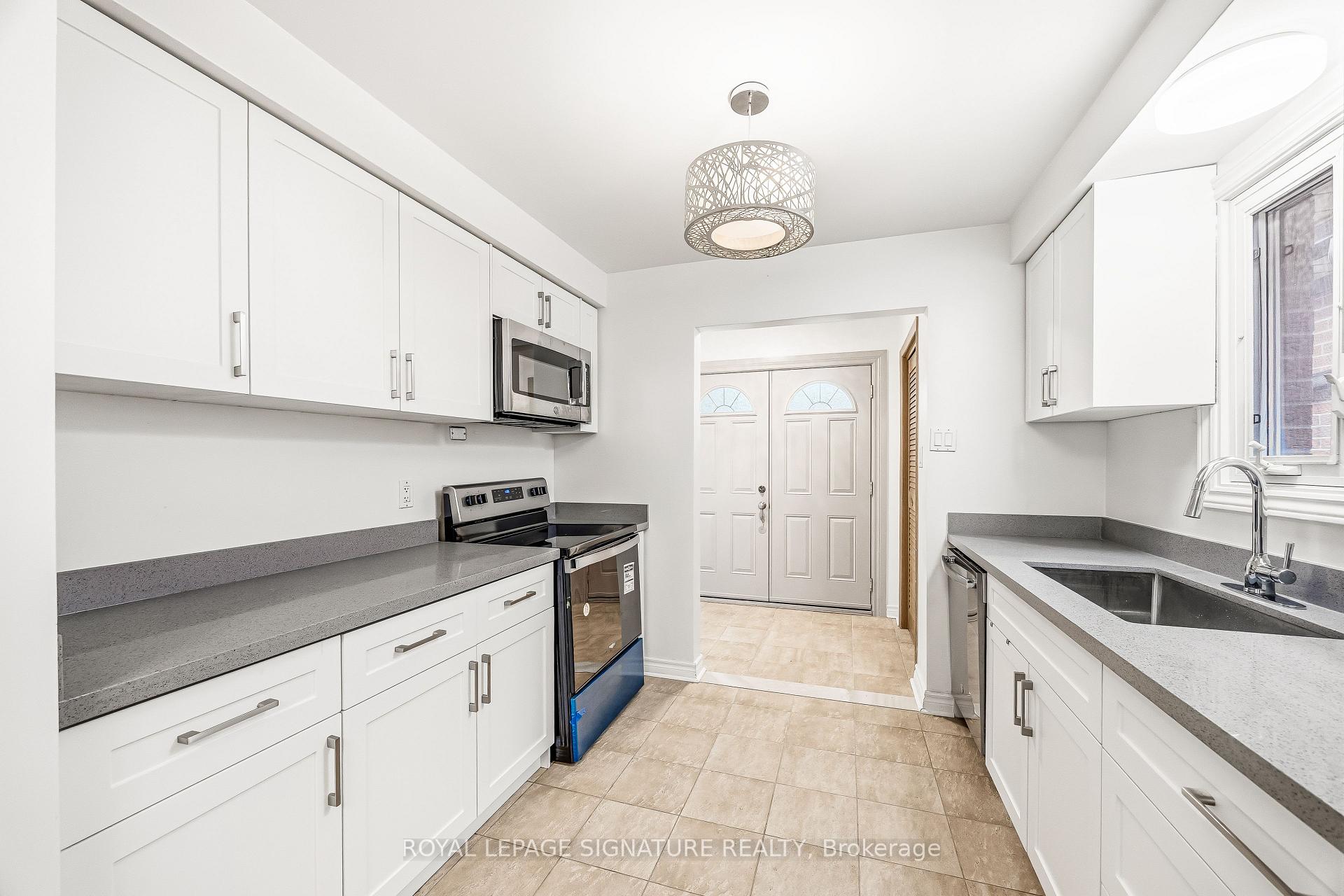 Photo 7 of 3 Presley Avenue, Scarborough, Clairlea-Birchmount — HOMEH