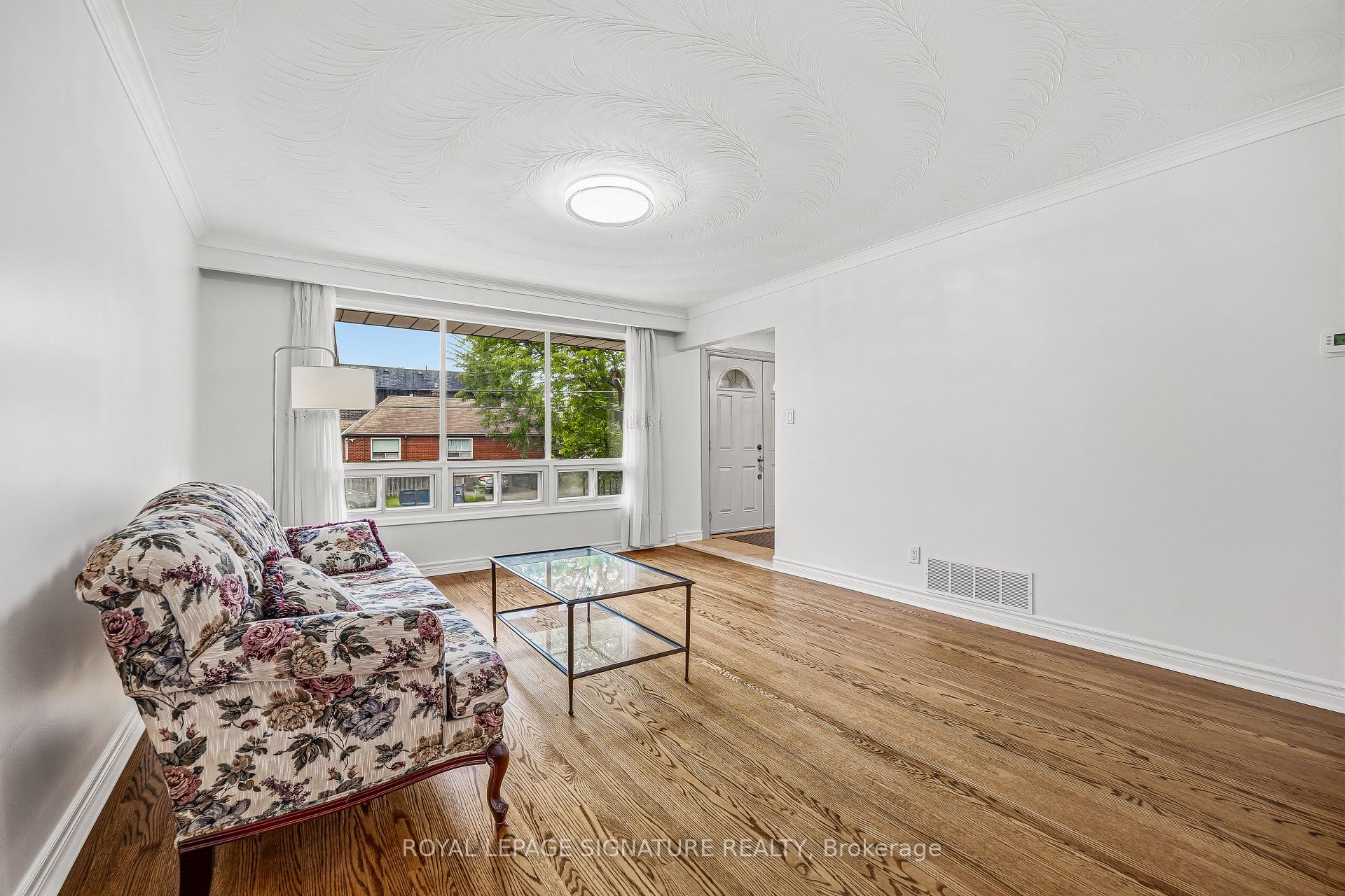 Photo 9 of 3 Presley Avenue, Scarborough, Clairlea-Birchmount — HOMEH