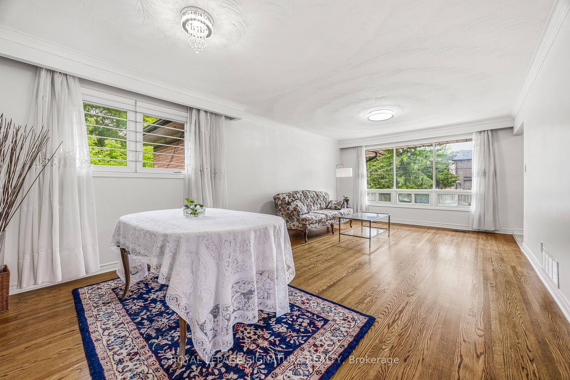 Photo 10 of 3 Presley Avenue, Scarborough, Clairlea-Birchmount — HOMEH