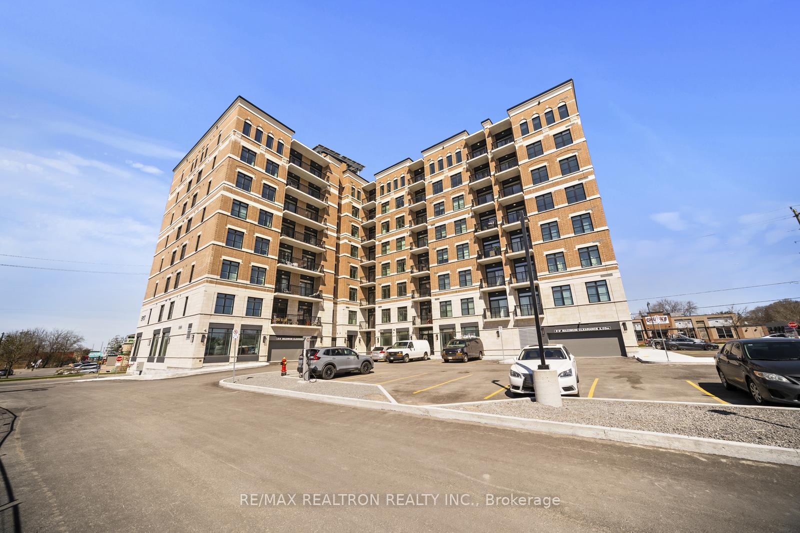 Photo 1 of Unit Ph811, 5917 Main Street, Whitchurch-Stouffville, Stouffville — HOMEH