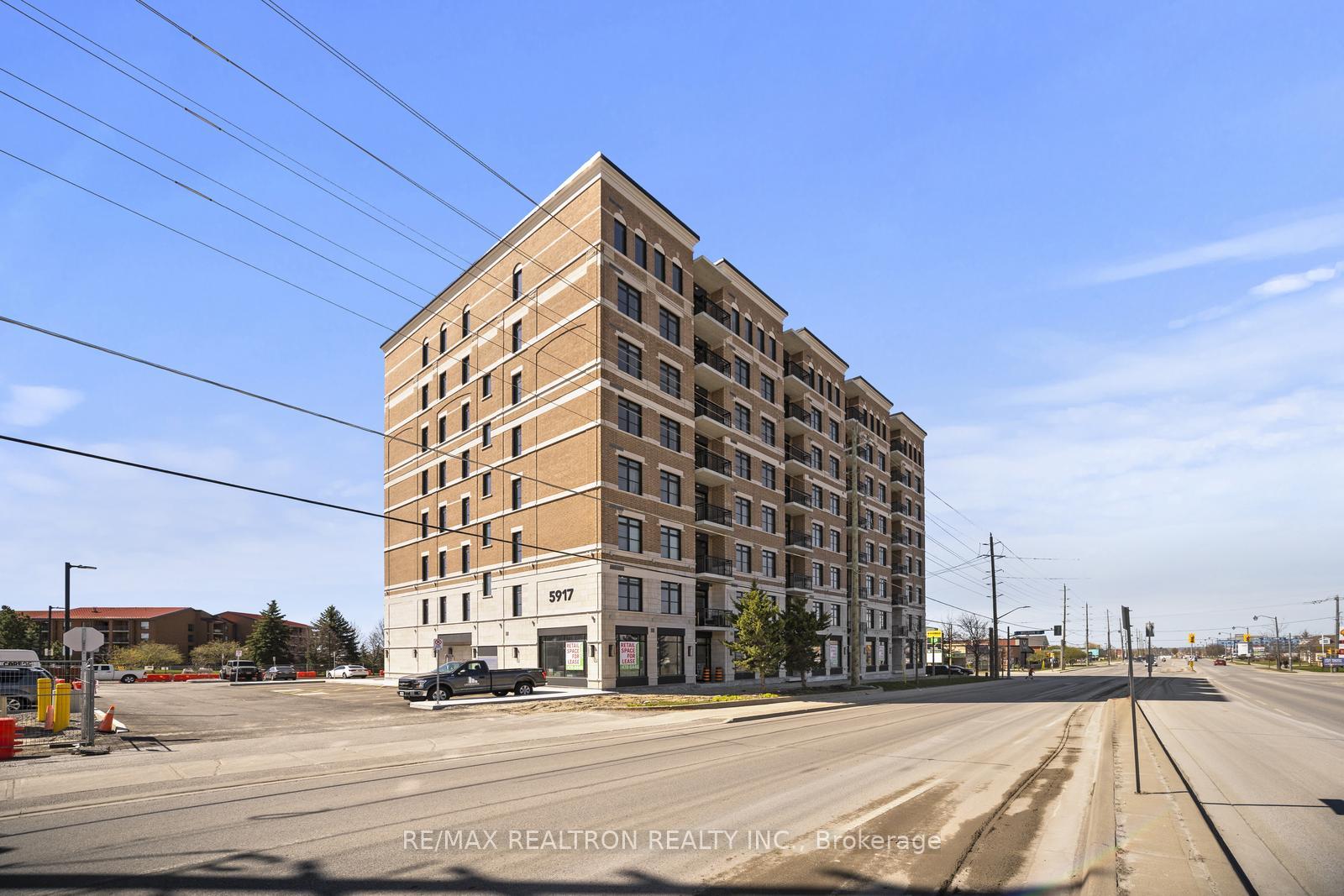 Photo 2 of Unit Ph811, 5917 Main Street, Whitchurch-Stouffville, Stouffville — HOMEH