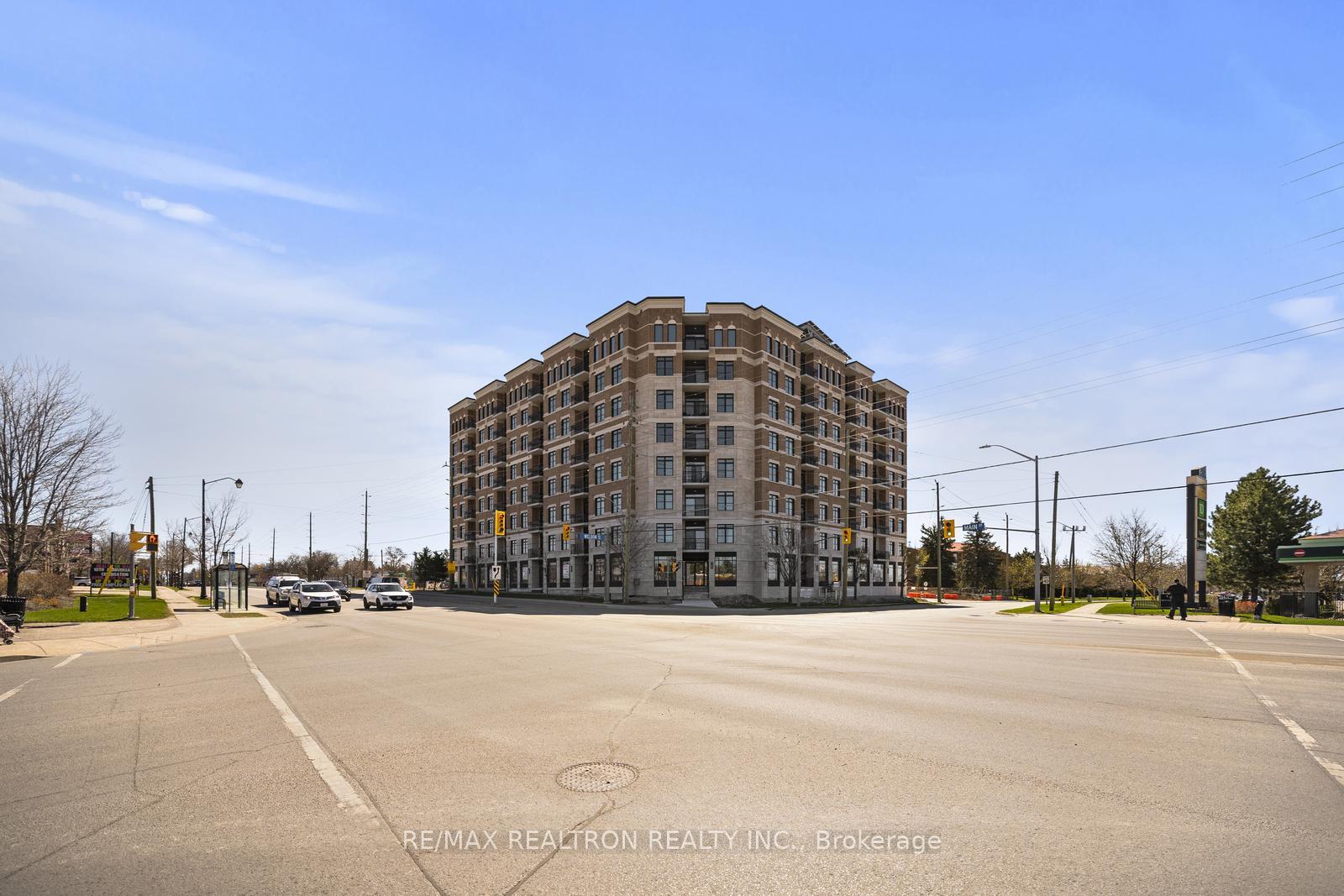 Photo 3 of Unit Ph811, 5917 Main Street, Whitchurch-Stouffville, Stouffville — HOMEH