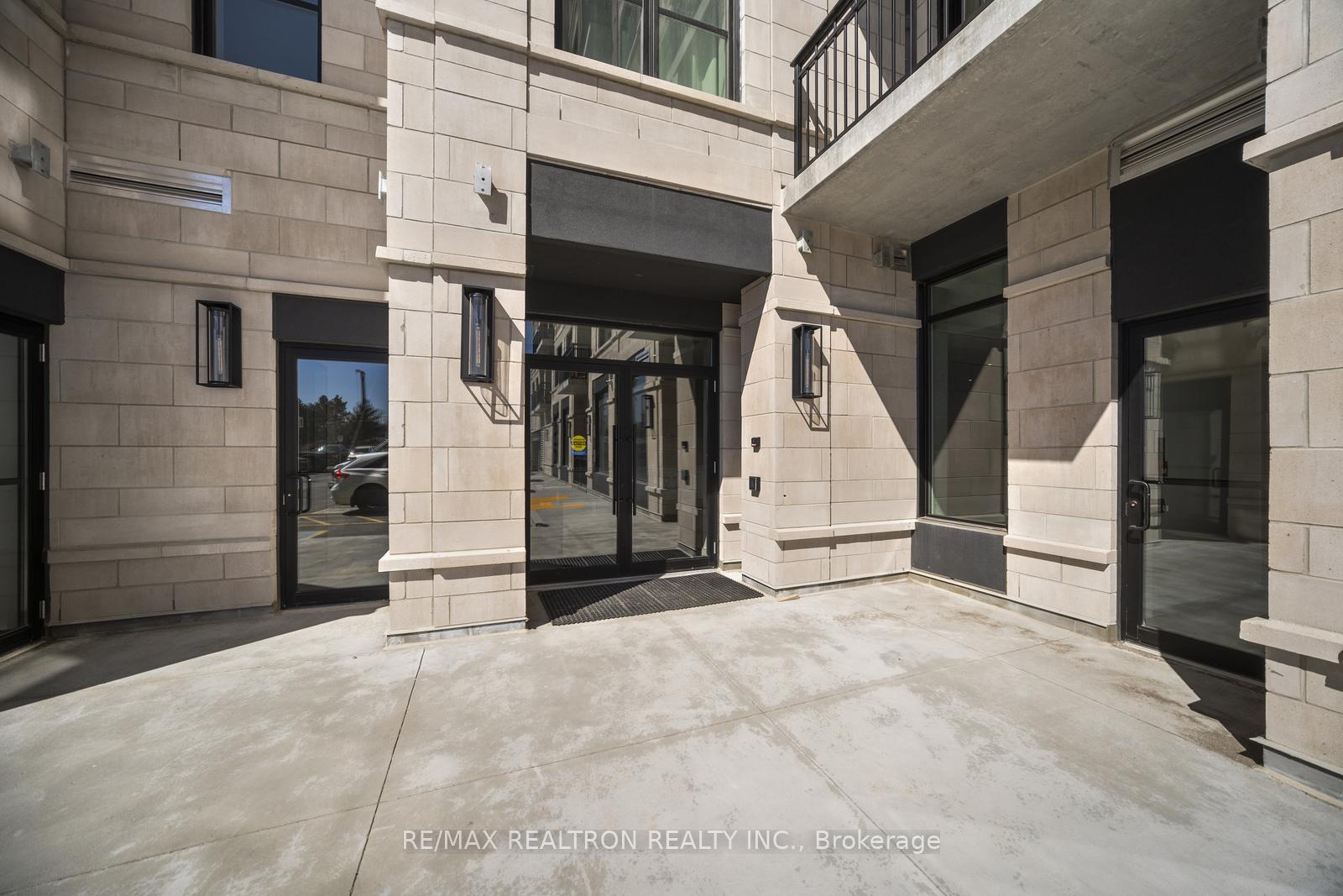 Photo 4 of Unit Ph811, 5917 Main Street, Whitchurch-Stouffville, Stouffville — HOMEH