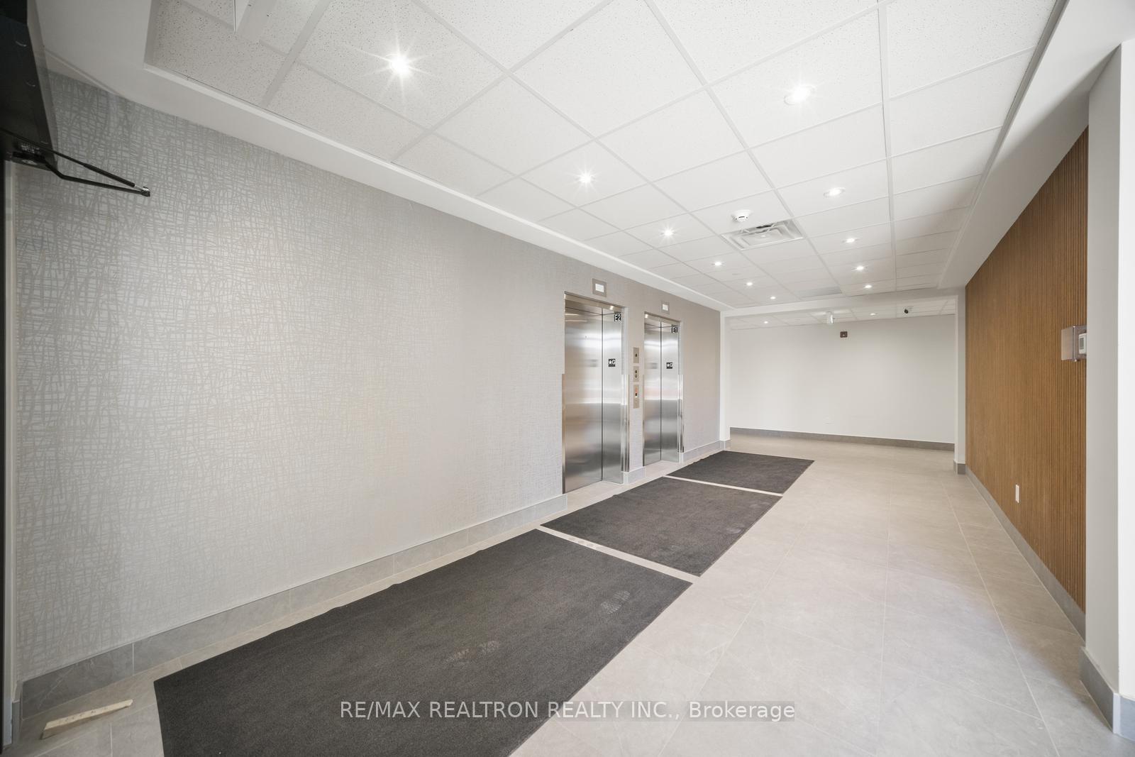 Photo 5 of Unit Ph811, 5917 Main Street, Whitchurch-Stouffville, Stouffville — HOMEH