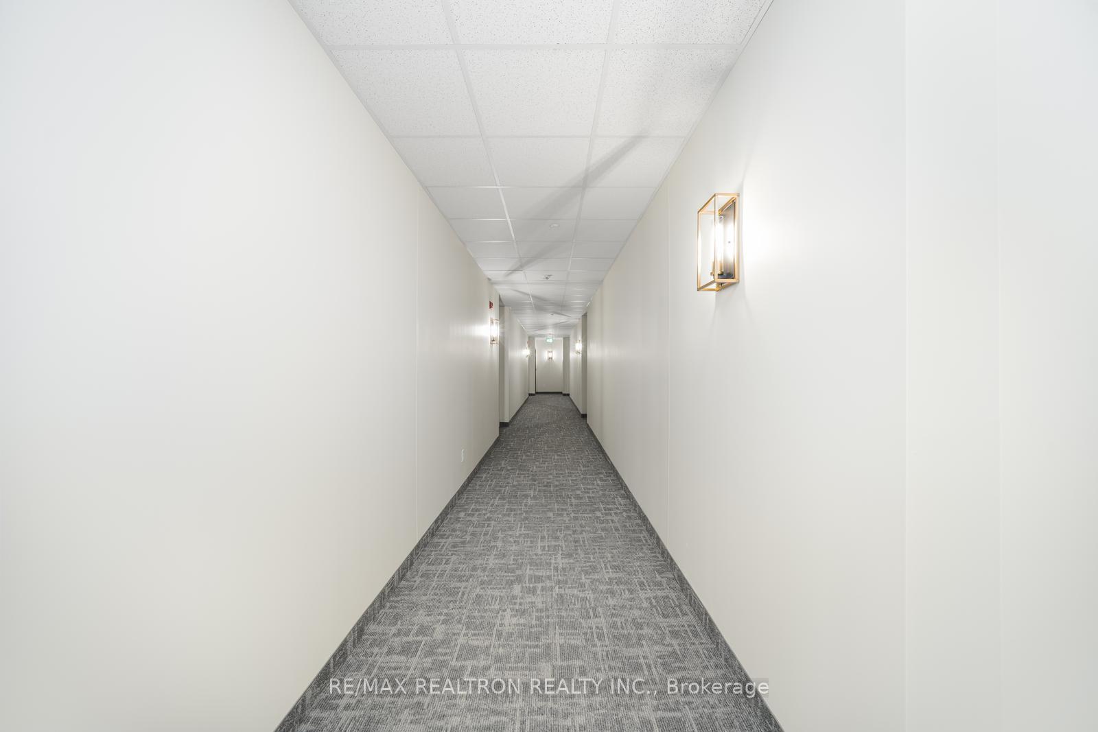 Photo 6 of Unit Ph811, 5917 Main Street, Whitchurch-Stouffville, Stouffville — HOMEH
