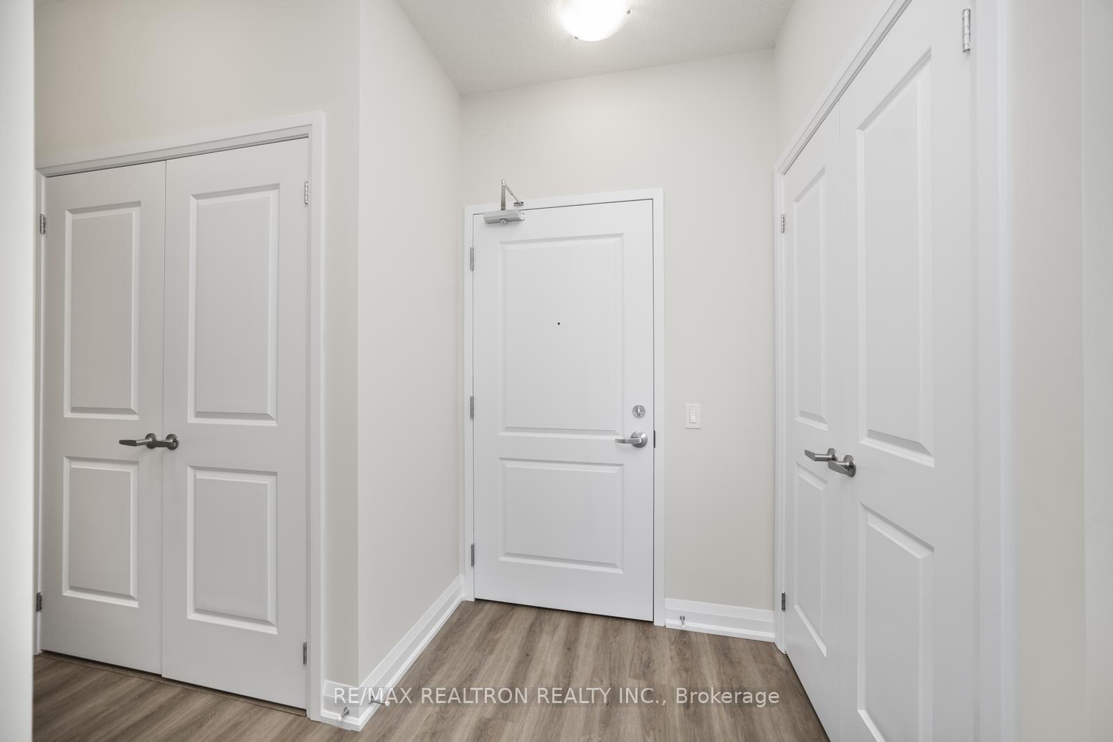 Photo 8 of Unit Ph811, 5917 Main Street, Whitchurch-Stouffville, Stouffville — HOMEH