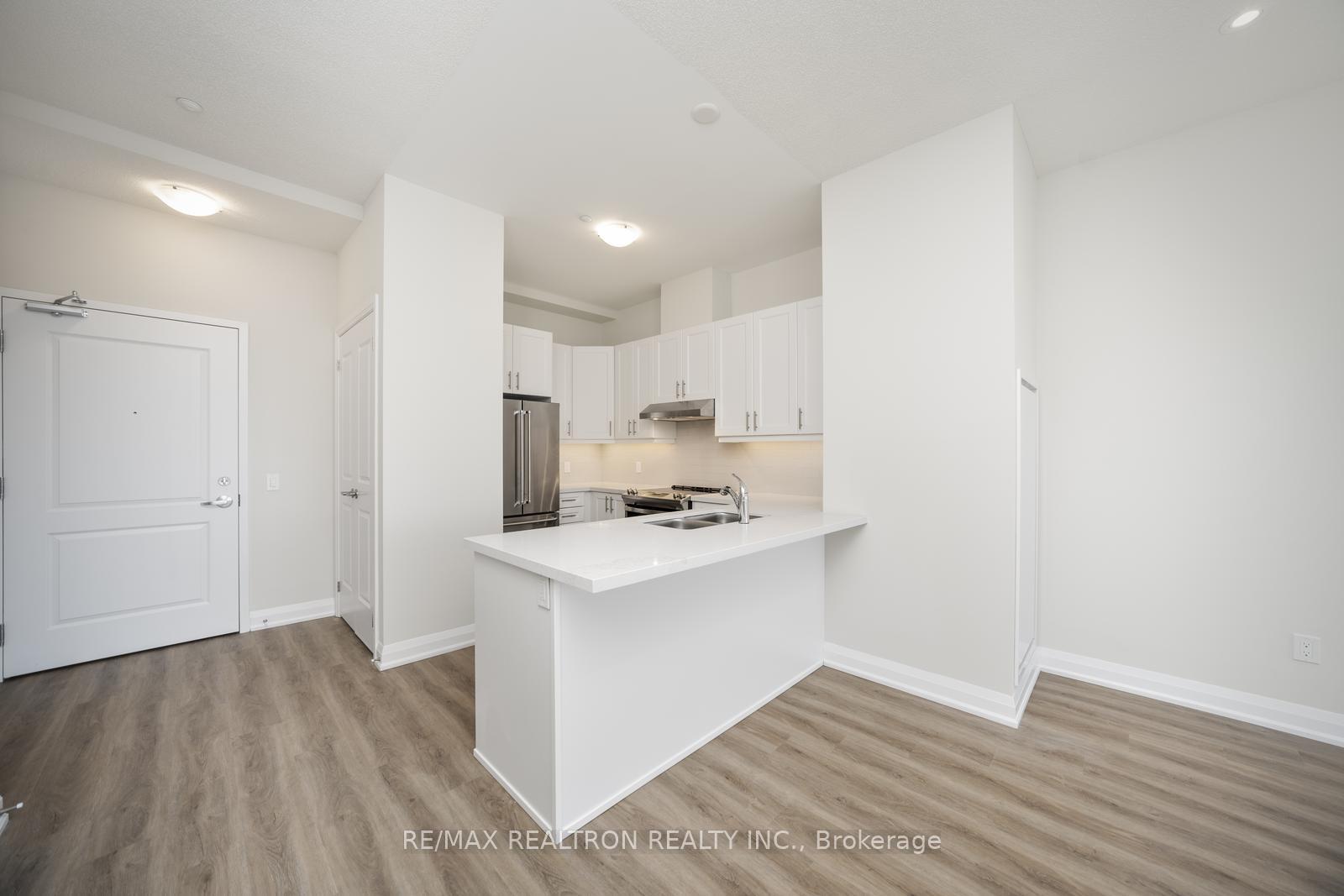Photo 9 of Unit Ph811, 5917 Main Street, Whitchurch-Stouffville, Stouffville — HOMEH
